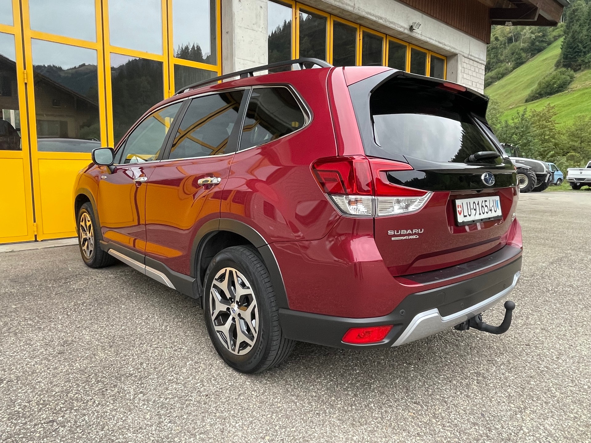 SUBARU Forester 2.0i e-Boxer Swiss Plus Lineartronic-image-3