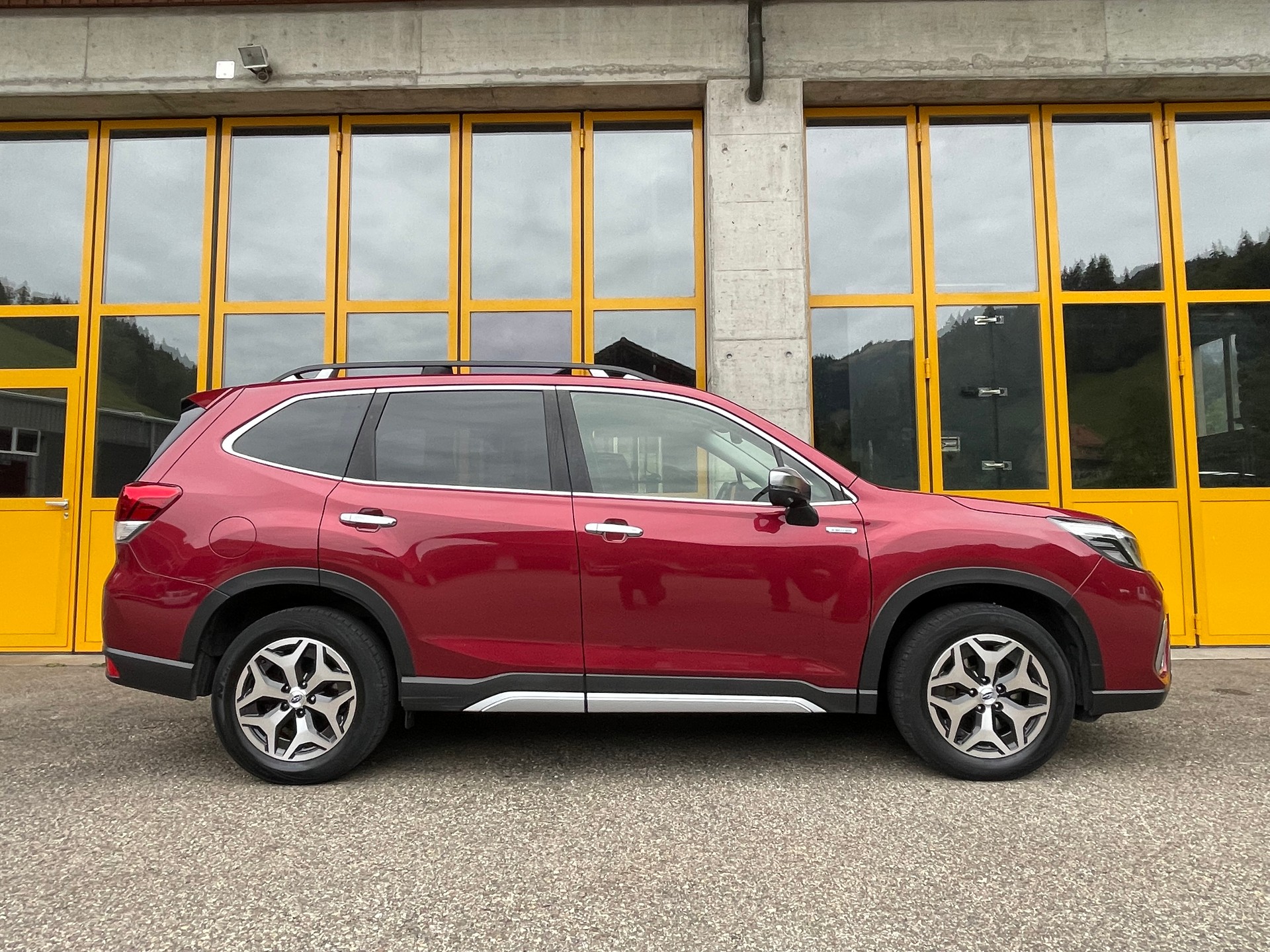 SUBARU Forester 2.0i e-Boxer Swiss Plus Lineartronic-image-6