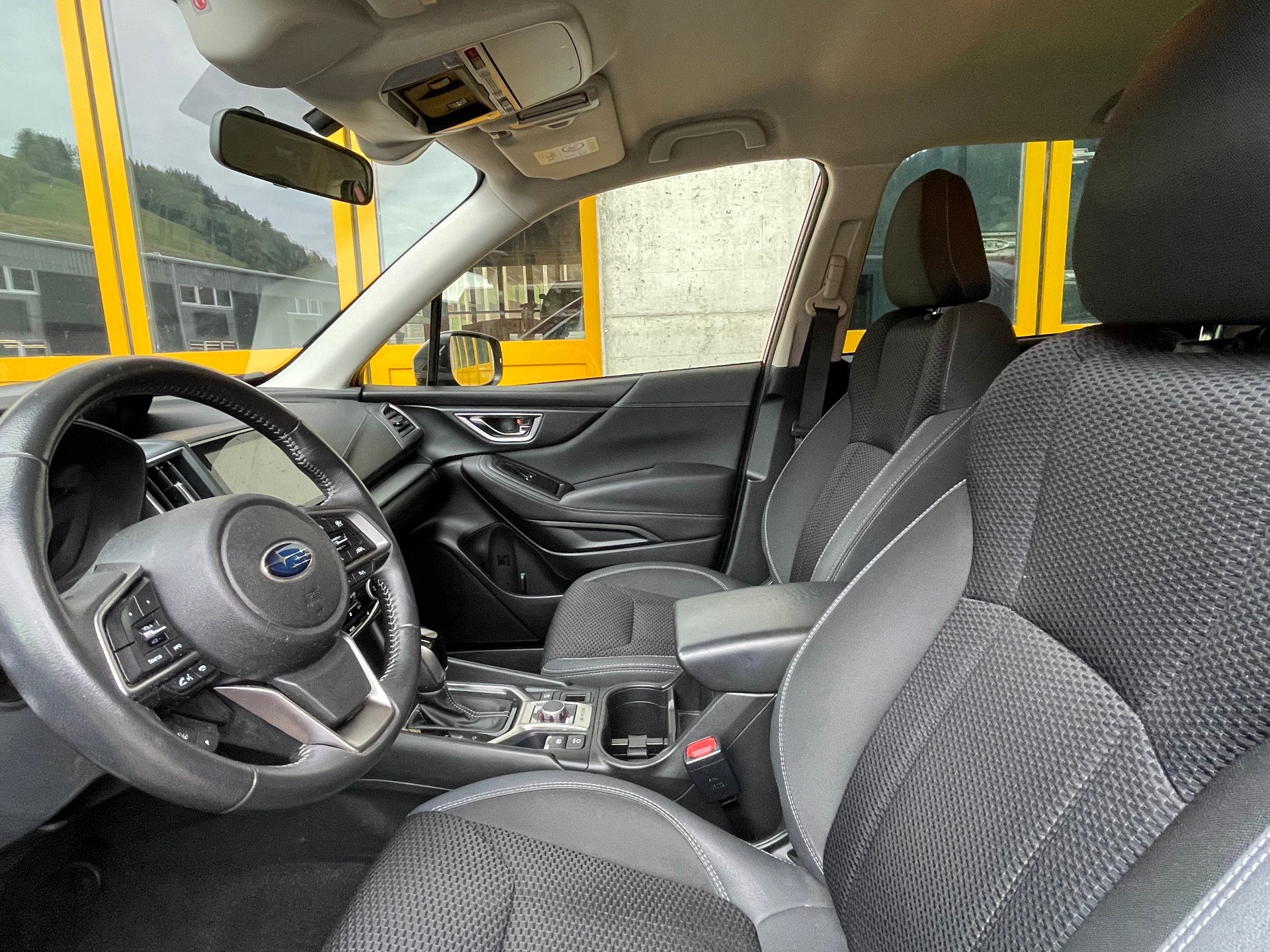 SUBARU Forester 2.0i e-Boxer Swiss Plus Lineartronic-image-11