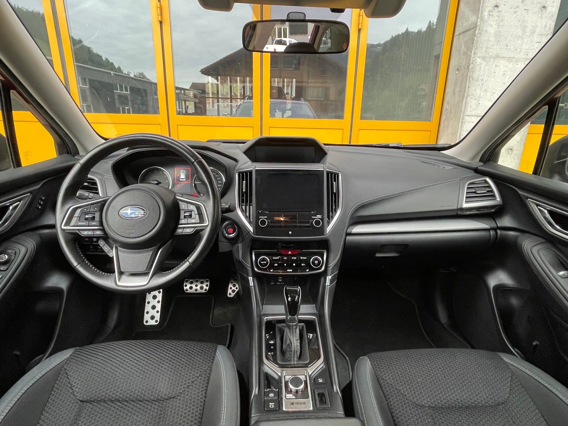 SUBARU Forester 2.0i e-Boxer Swiss Plus Lineartronic-image-12
