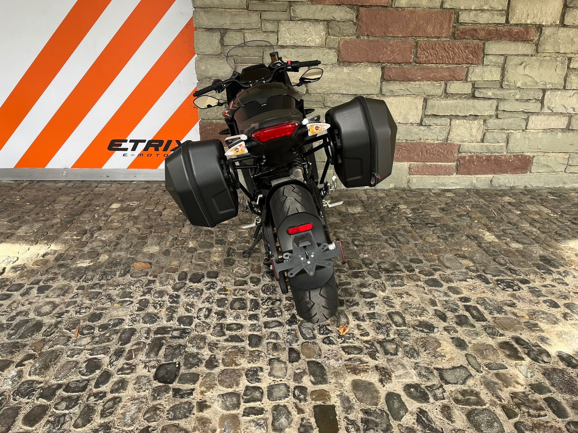 ZERO SR/S-showroom-element-2