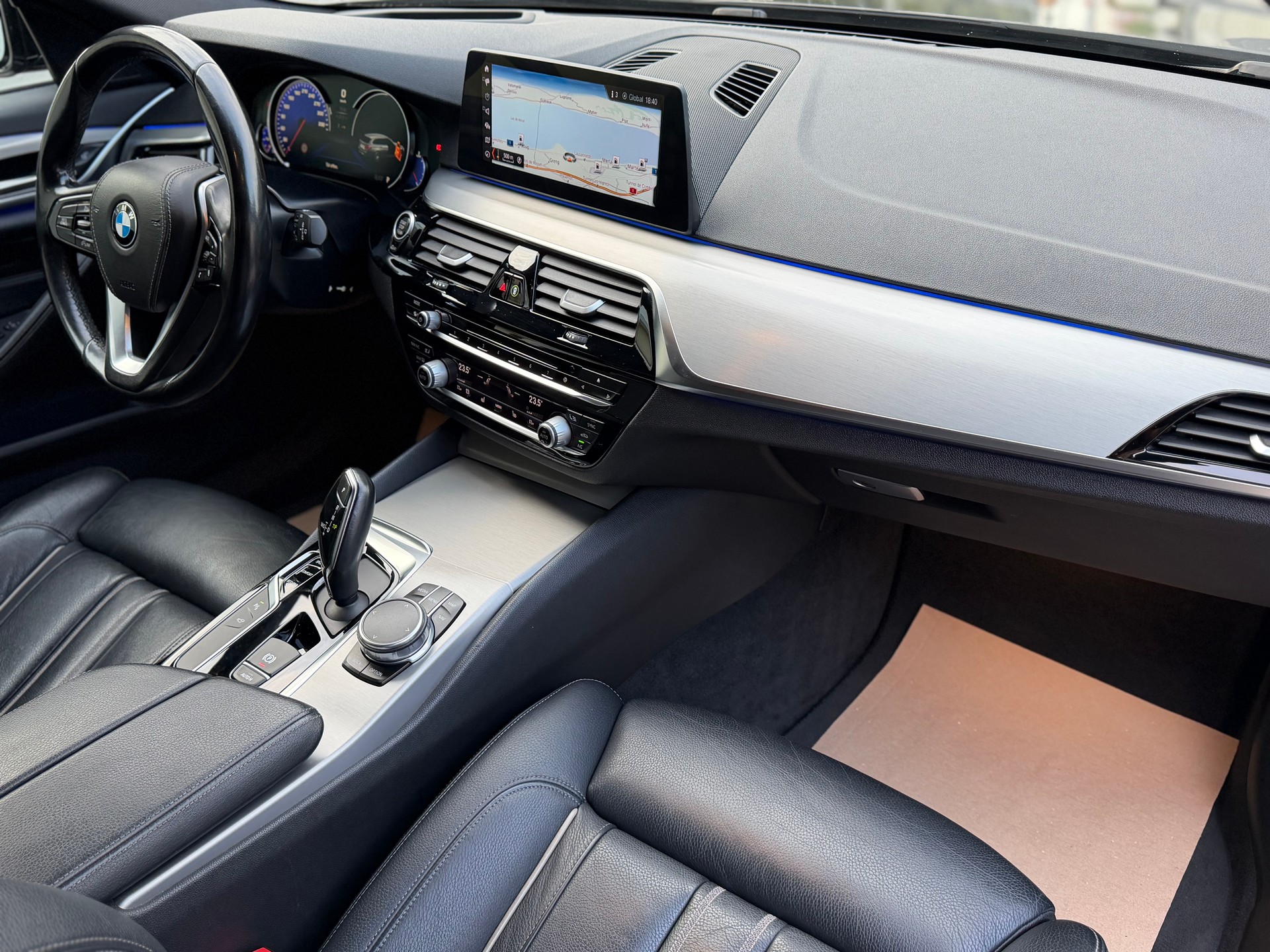 BMW 520d xDrive Touring Sport Line Steptronic-image-12