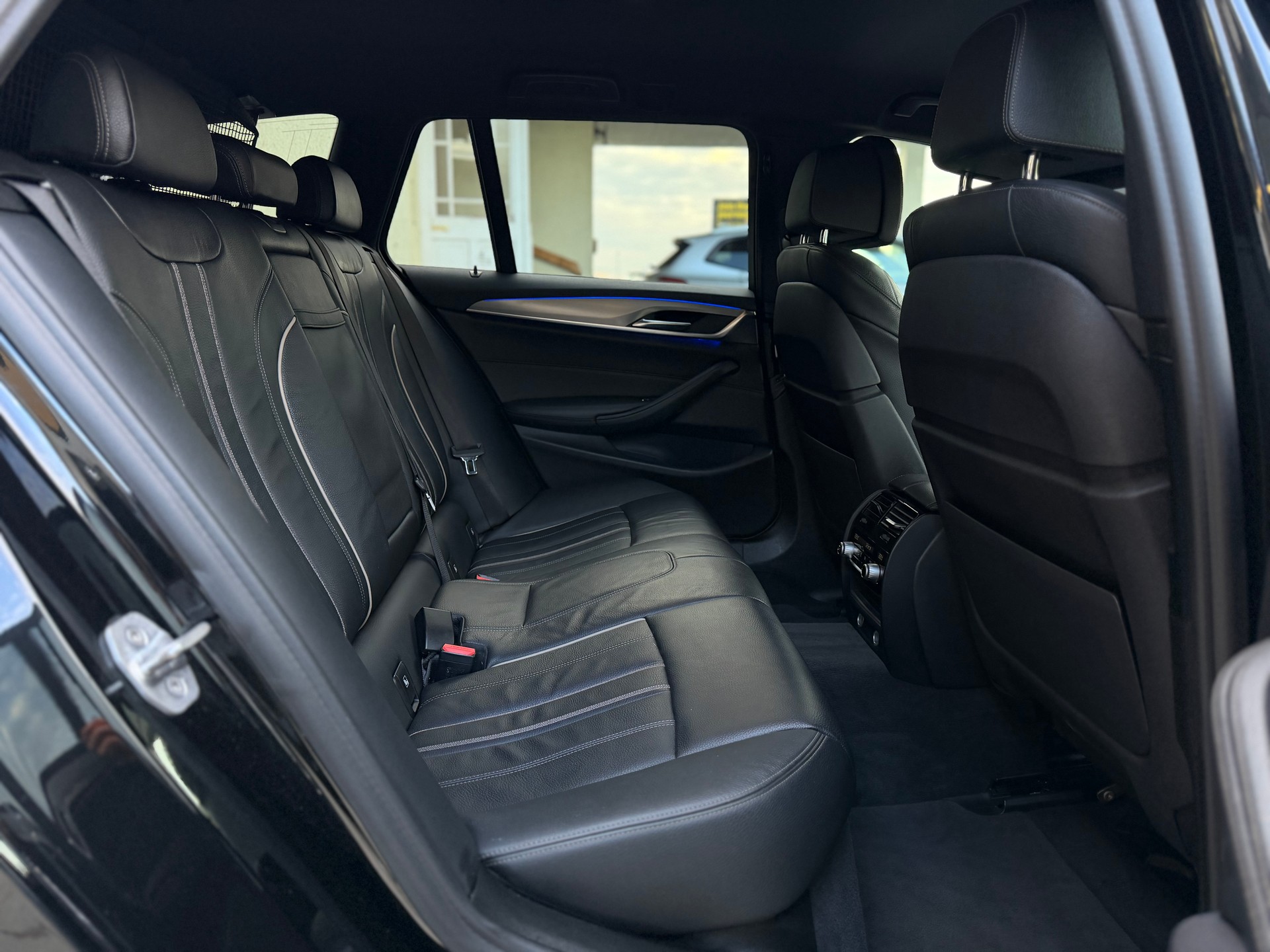 BMW 520d xDrive Touring Sport Line Steptronic-image-10