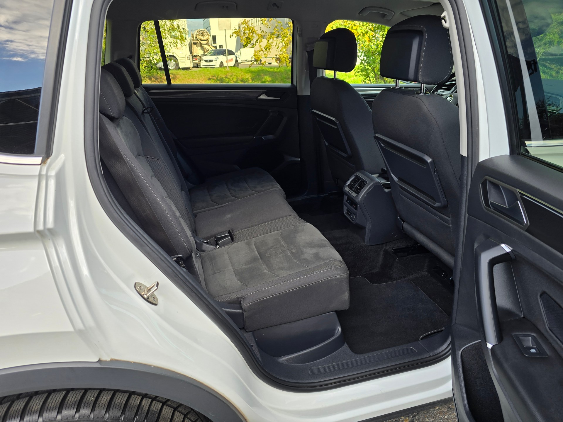 VW Tiguan Allspace 2.0 TDI R-LINE SCR Highline 4Motion DSG-image-11