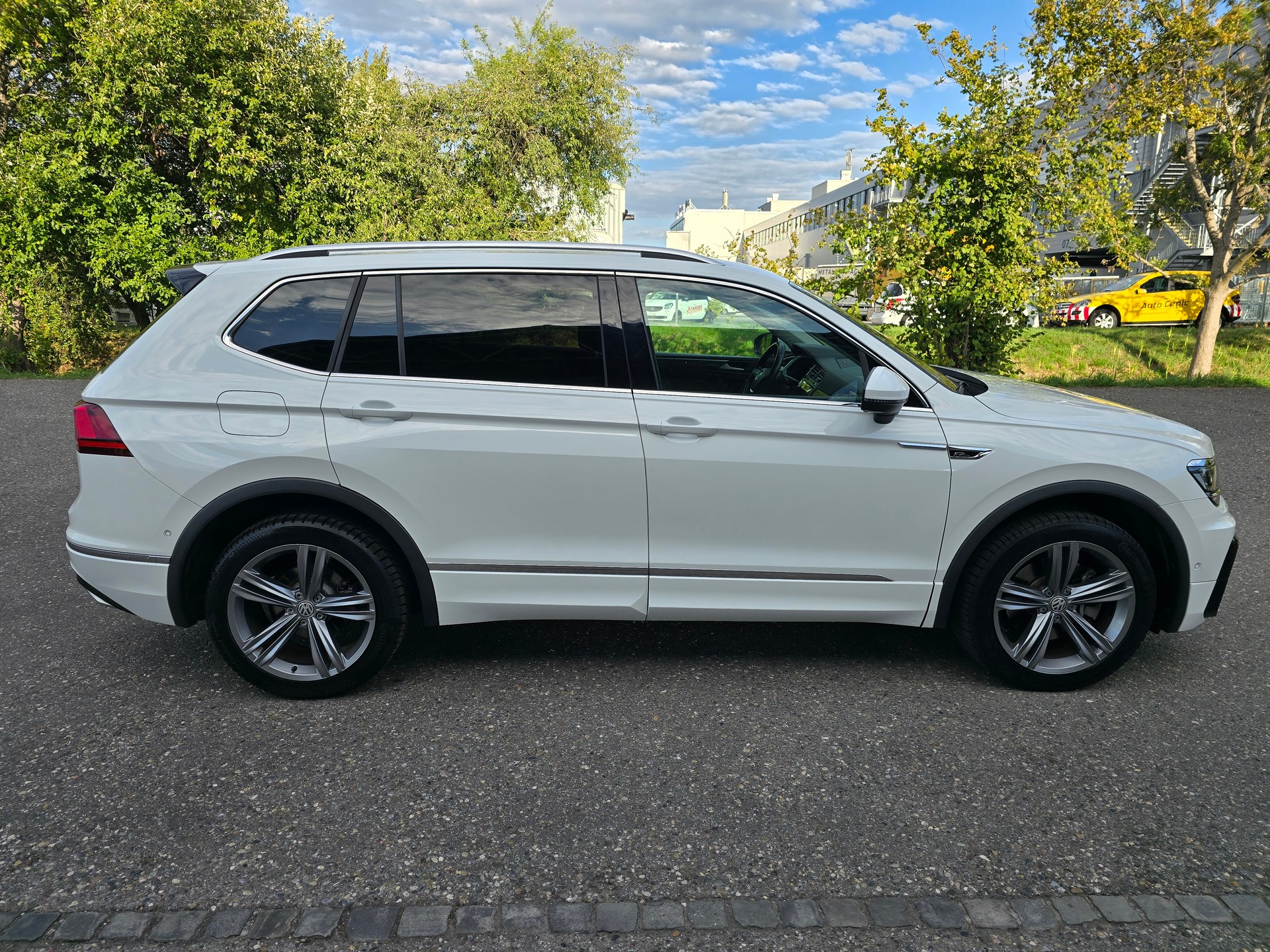 VW Tiguan Allspace 2.0 TDI R-LINE SCR Highline 4Motion DSG-image-9