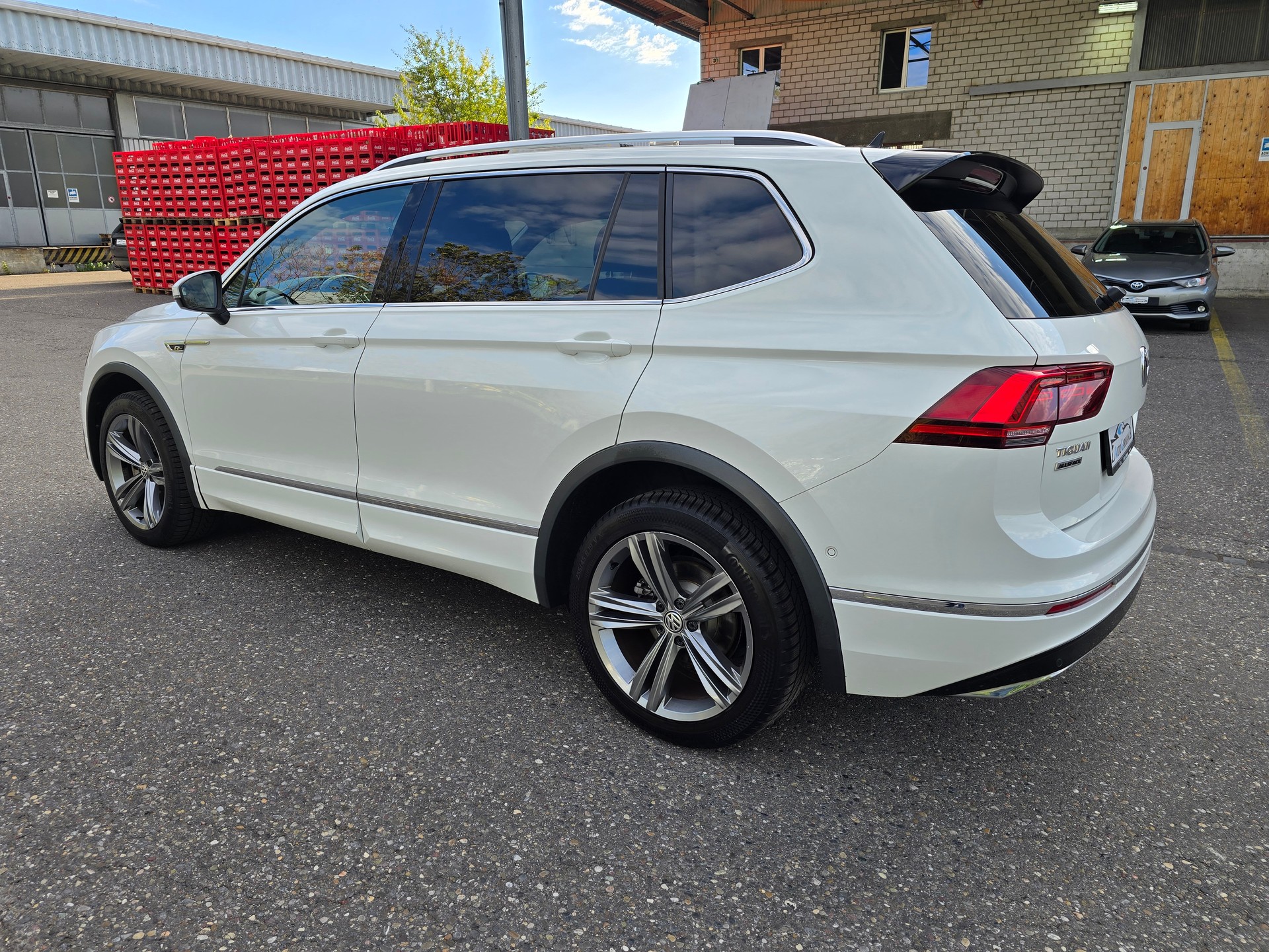 VW Tiguan Allspace 2.0 TDI R-LINE SCR Highline 4Motion DSG-image-4