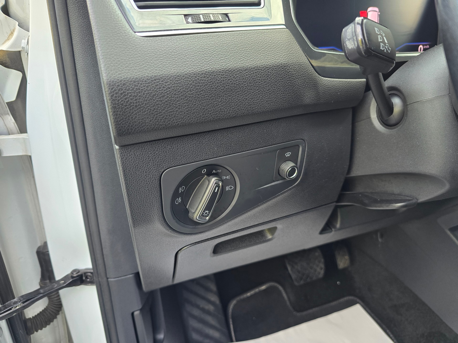 VW Tiguan Allspace 2.0 TDI R-LINE SCR Highline 4Motion DSG-image-18