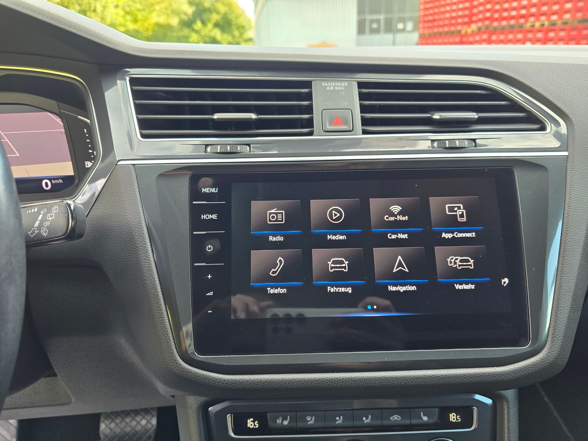 VW Tiguan Allspace 2.0 TDI R-LINE SCR Highline 4Motion DSG-image-24