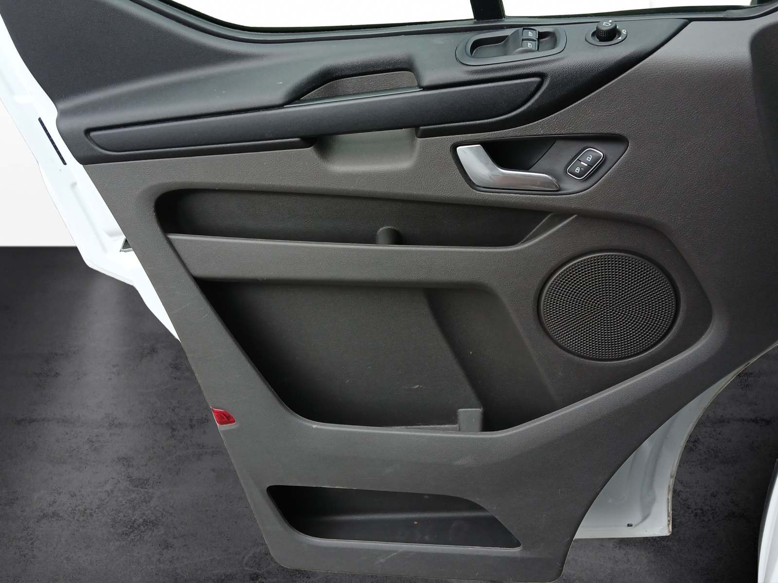 FORD Transit Custom Van 340 L1 2.0 TDCi 130 Trend-image-11
