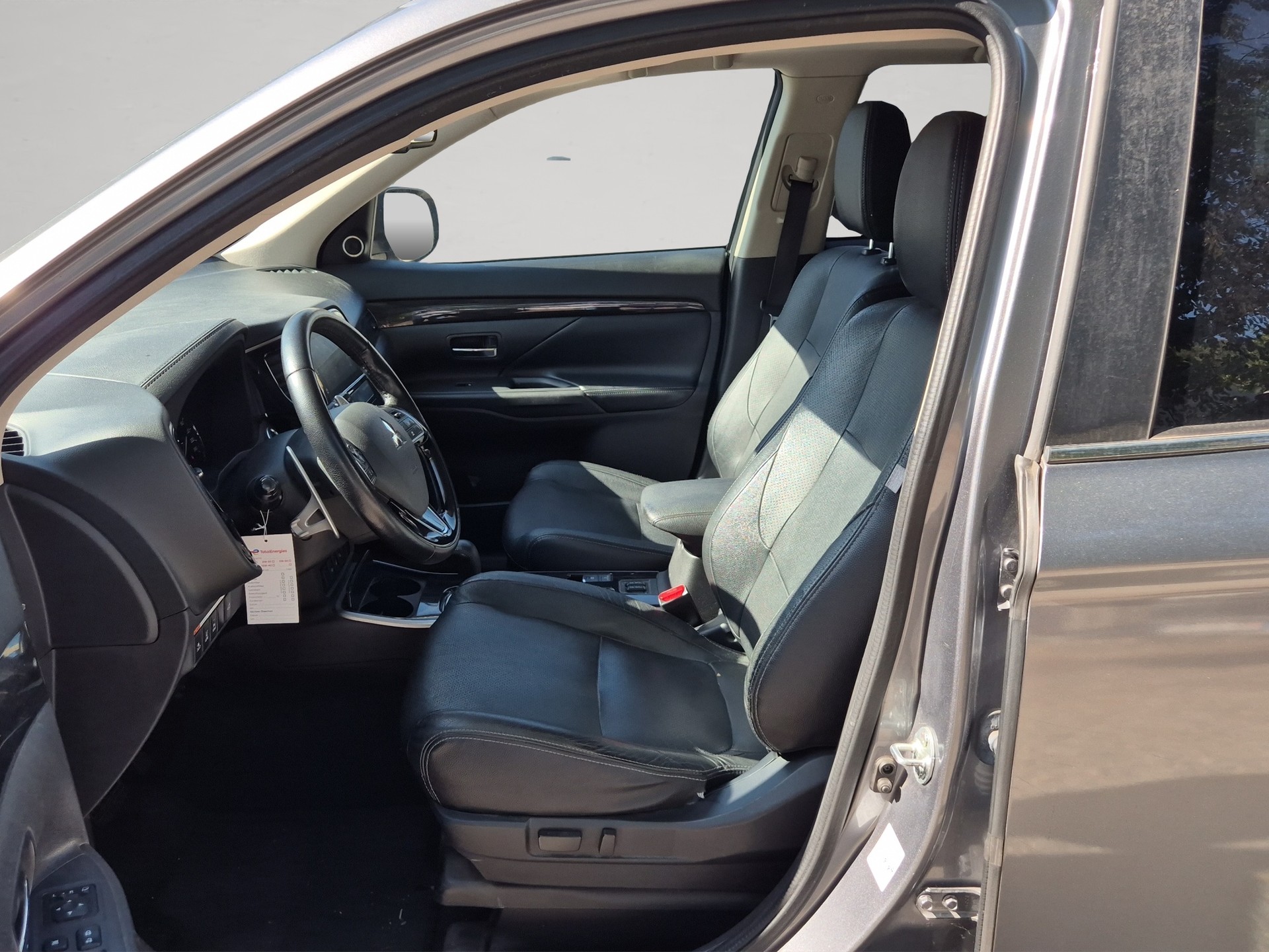 MITSUBISHI Outlander 2.2 DID Diamond 4WD Automatic-image-9
