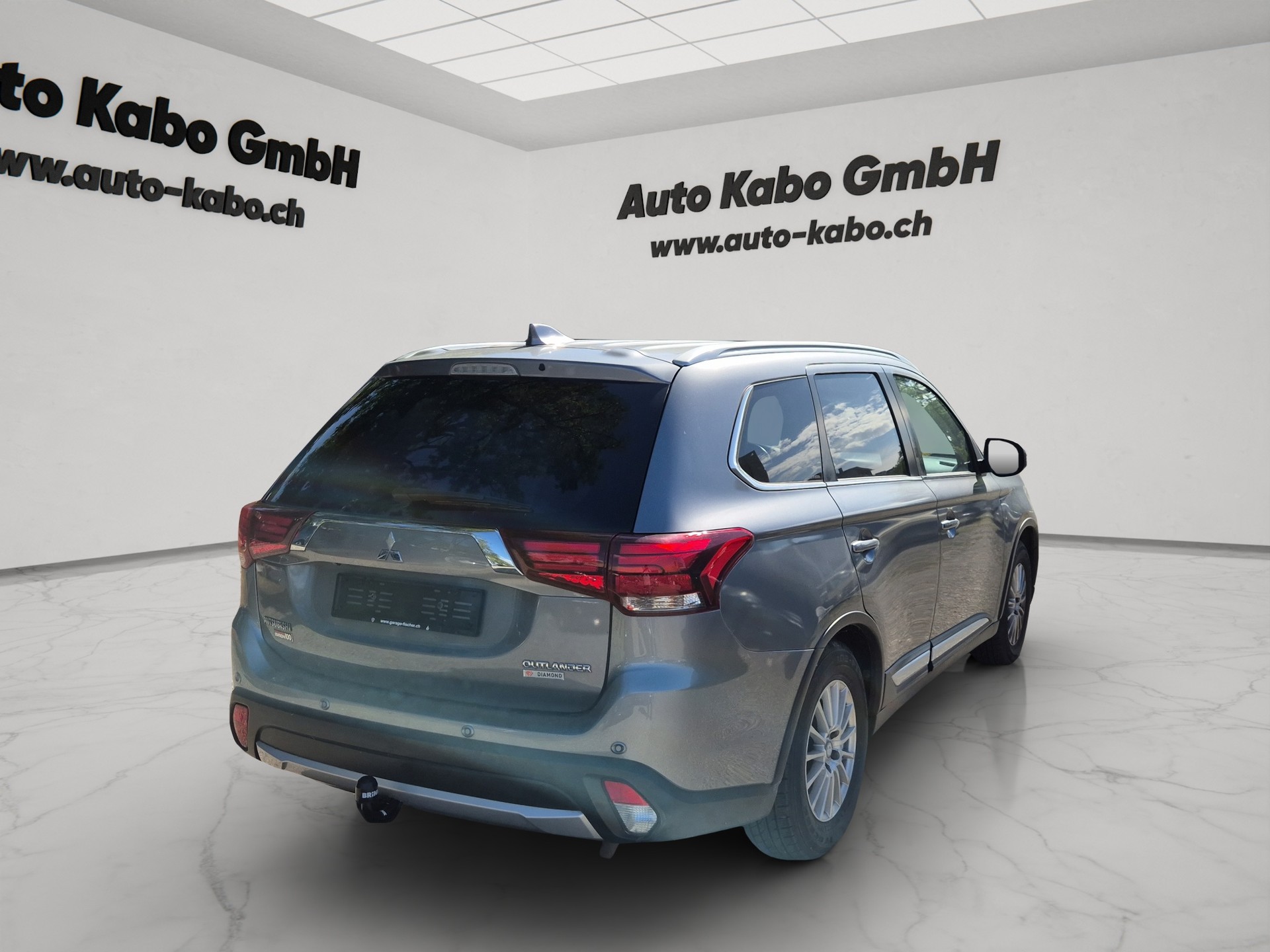 MITSUBISHI Outlander 2.2 DID Diamond 4WD Automatic-image-5