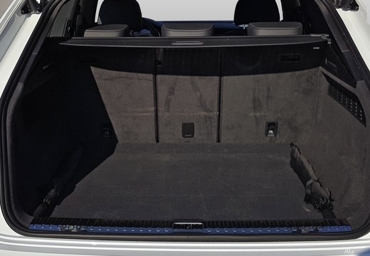 AUDI Q8 60 TFSI e quattro PHEV tiptronic-image-6