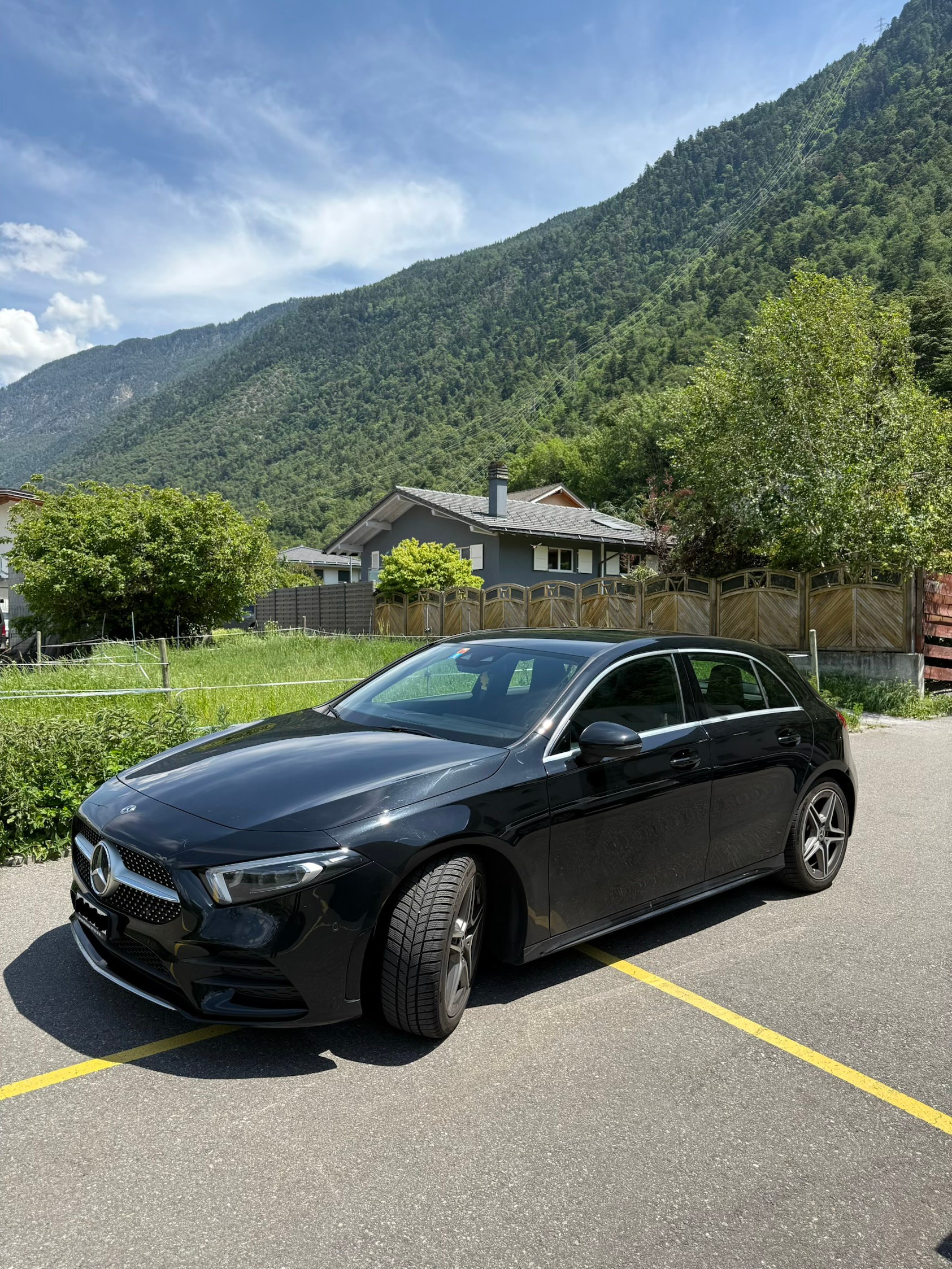 MERCEDES-BENZ A 200 AMG Line-image-1