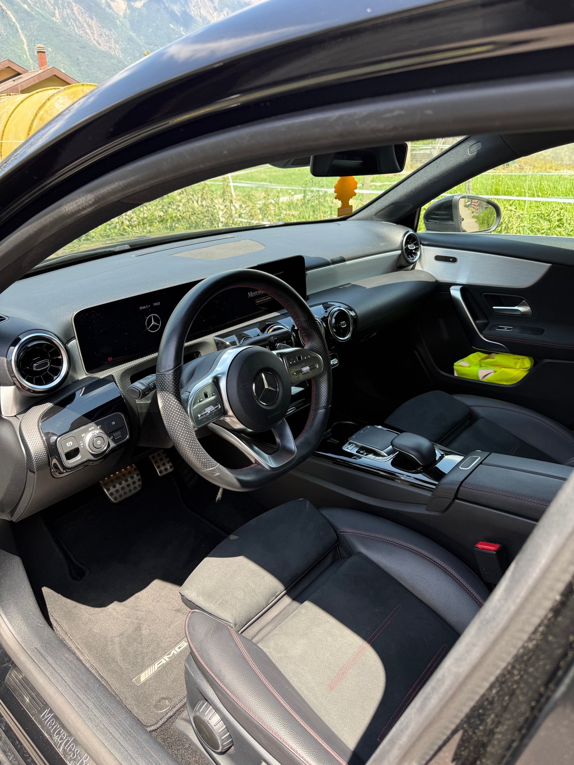 MERCEDES-BENZ A 200 AMG Line-image-4