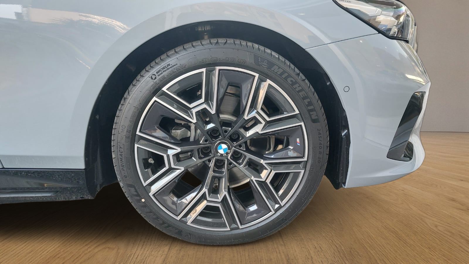 BMW 530e xDrive Touring M Sport Steptronic-image-12