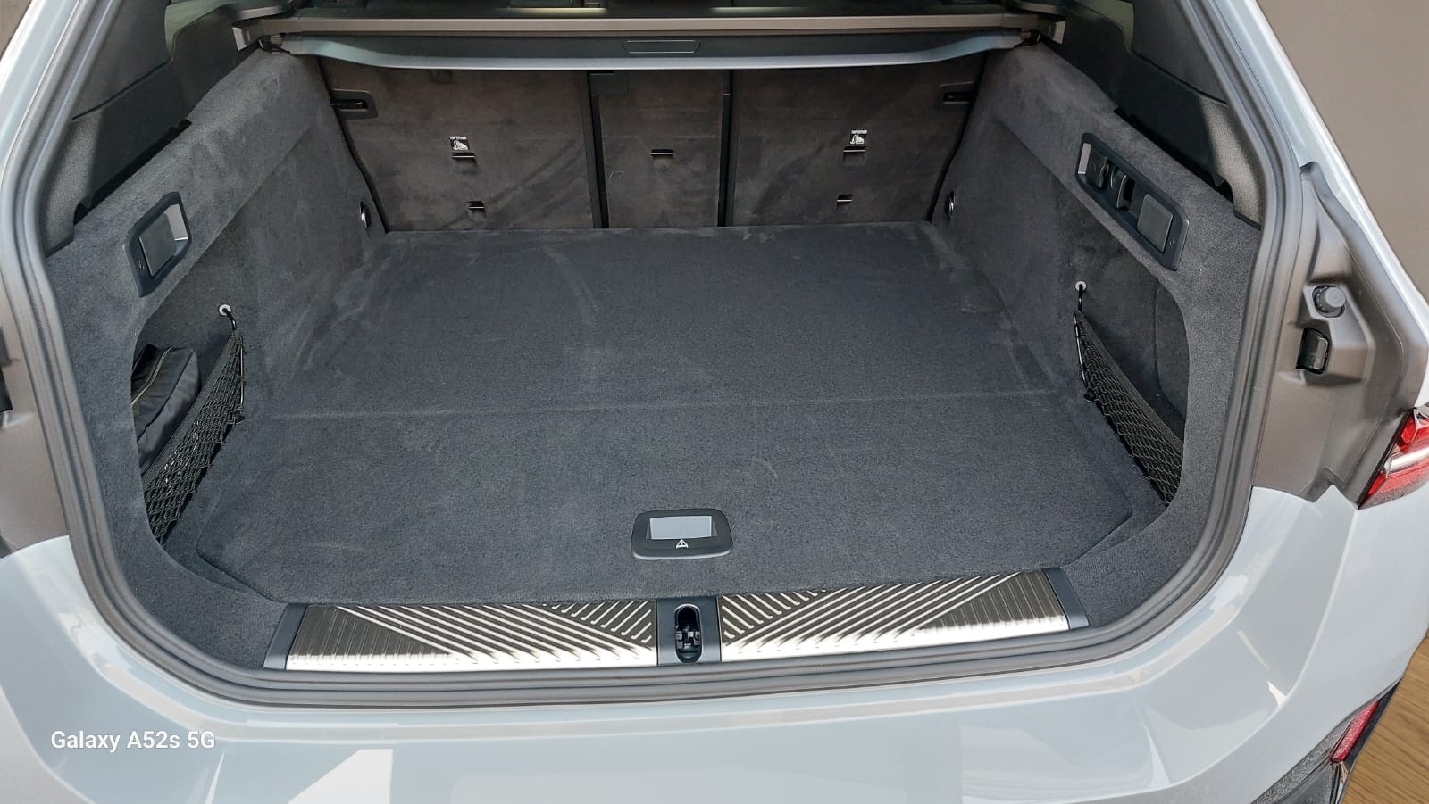 BMW 530e xDrive Touring M Sport Steptronic-image-16
