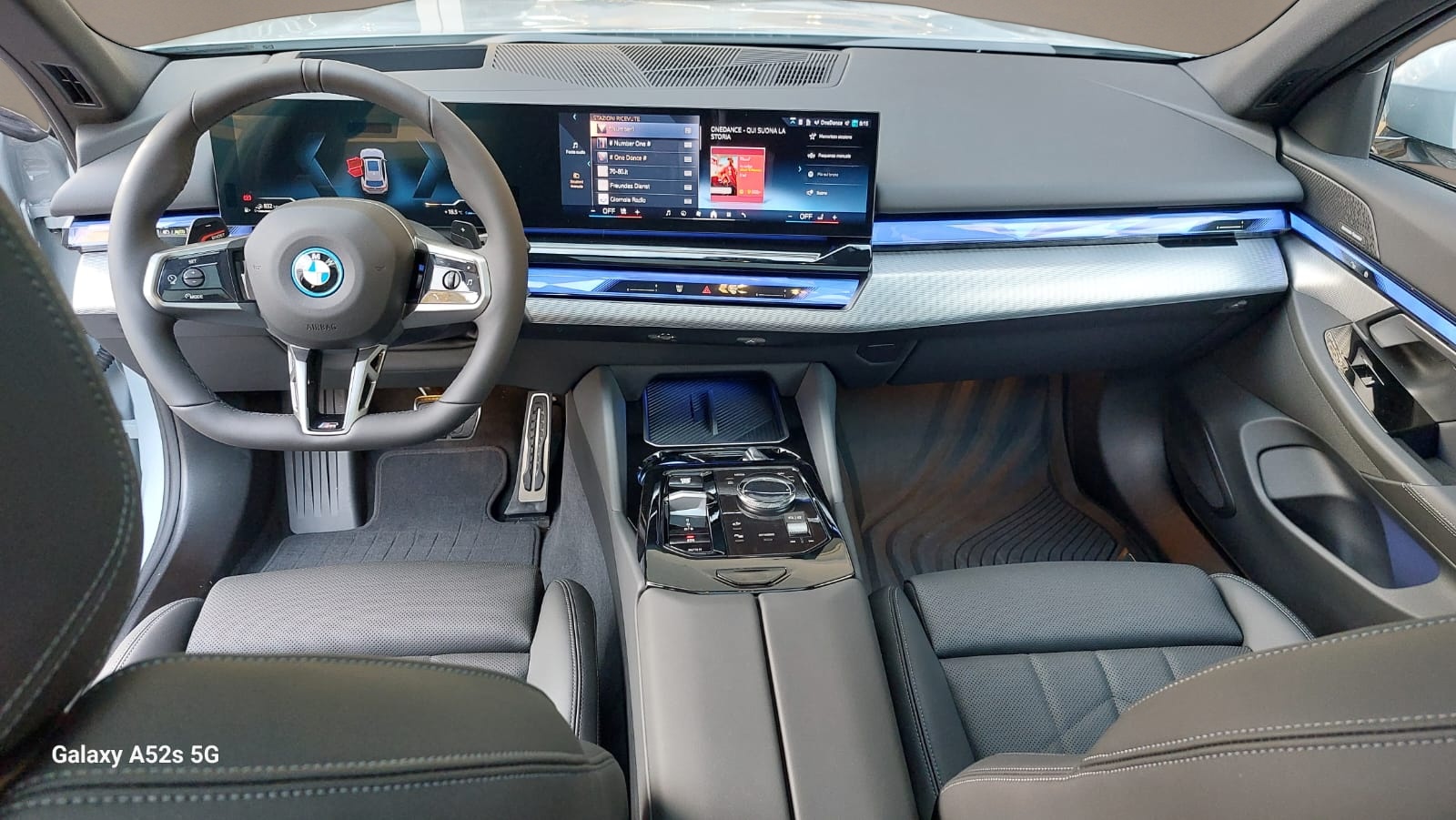 BMW 530e xDrive Touring M Sport Steptronic-image-8