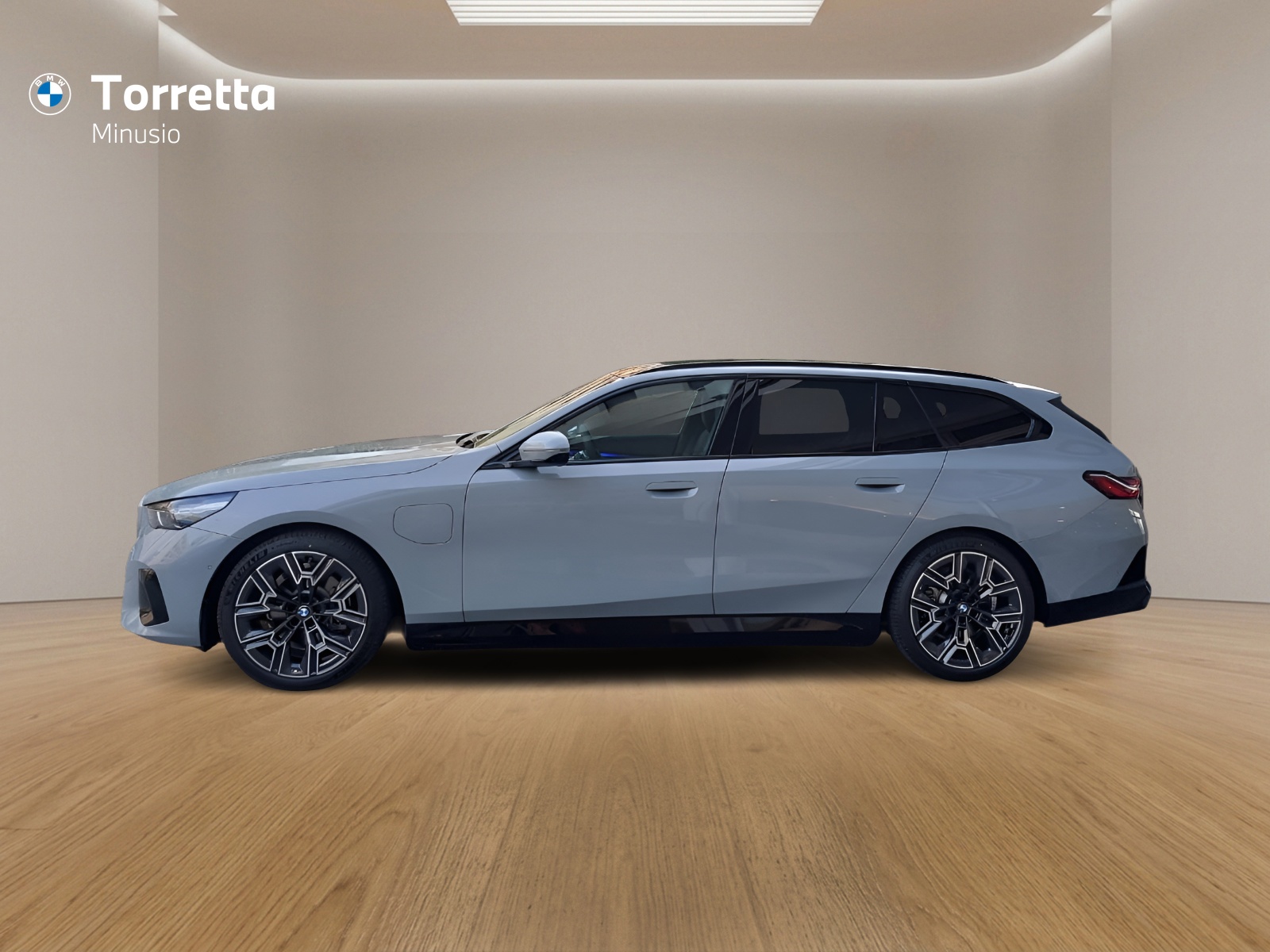 BMW 530e xDrive Touring M Sport Steptronic-showroom-element-1