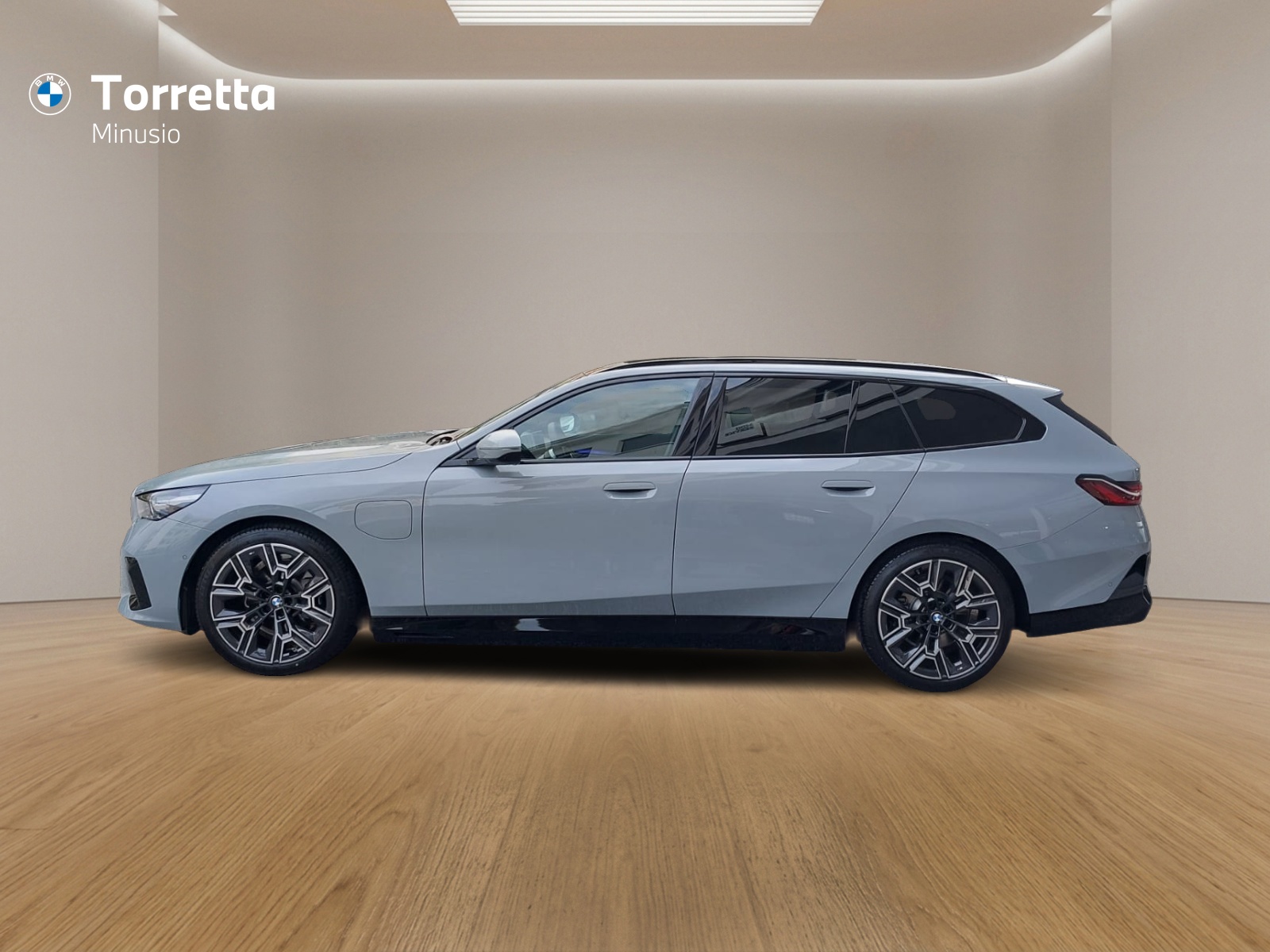 BMW 530e xDrive Touring M Sport Steptronic-showroom-element-1