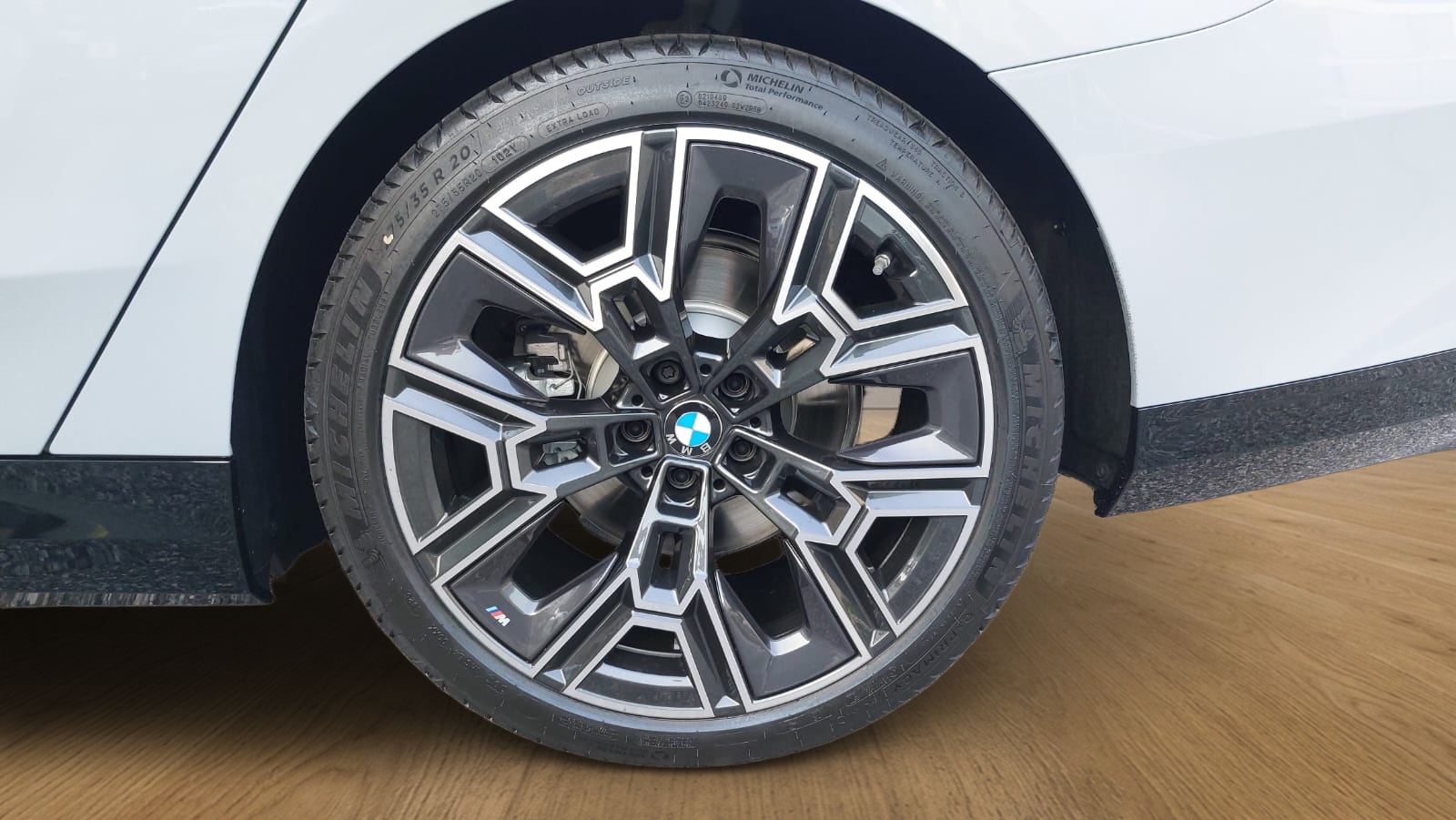 BMW 530e xDrive Touring M Sport Steptronic-image-14