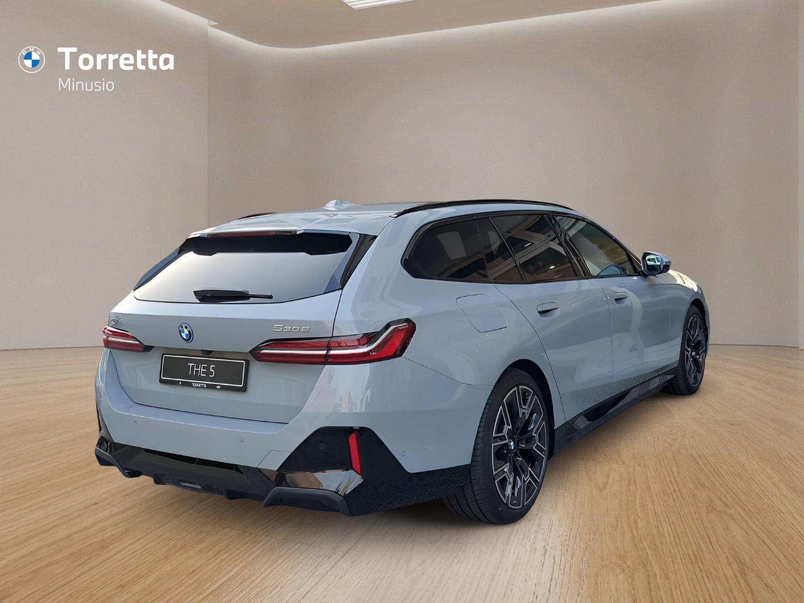 BMW 530e xDrive Touring M Sport Steptronic-image-4