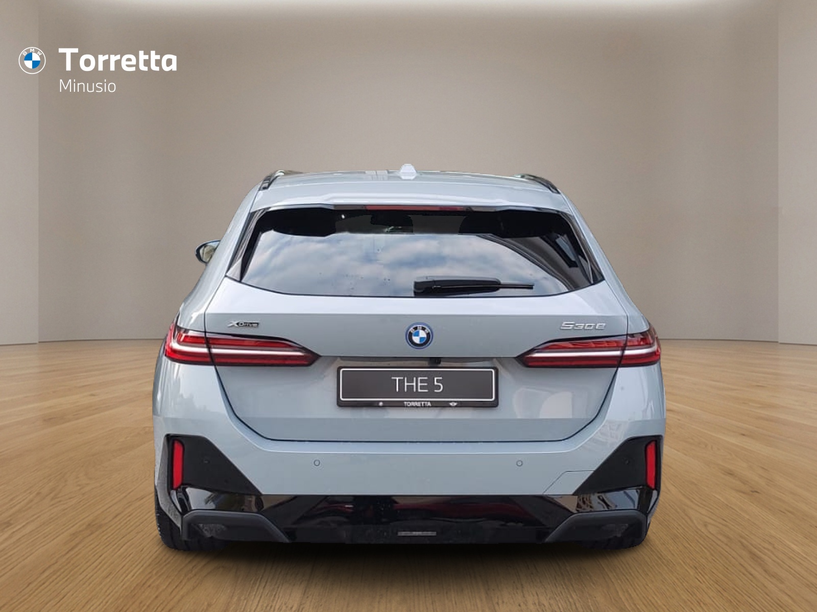 BMW 530e xDrive Touring M Sport Steptronic-showroom-element-3