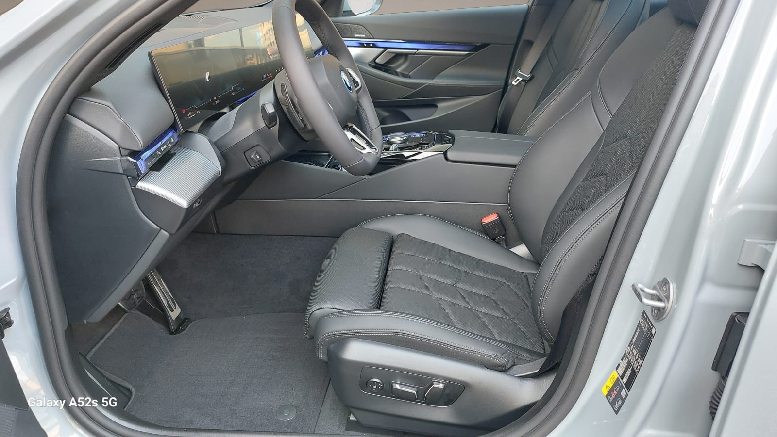 BMW 530e xDrive Touring M Sport Steptronic-image-9