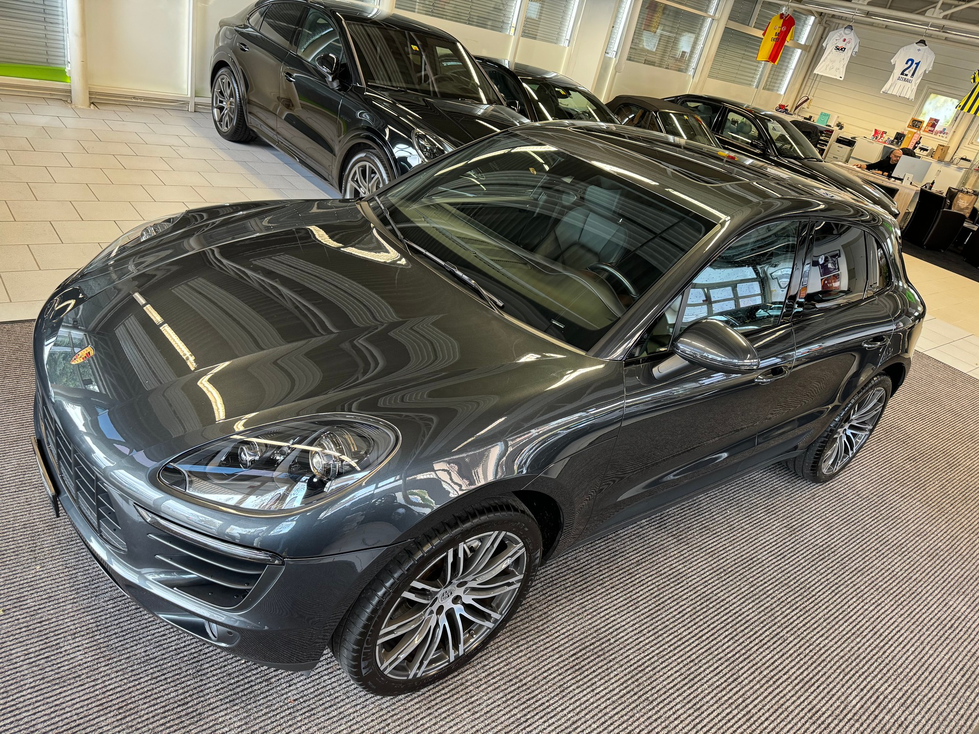 PORSCHE Macan S PDK | CH Swiss Package | Luftfederung | 21" | PDLS+ | PANORAMA | Memory | DAB+ |-image-26