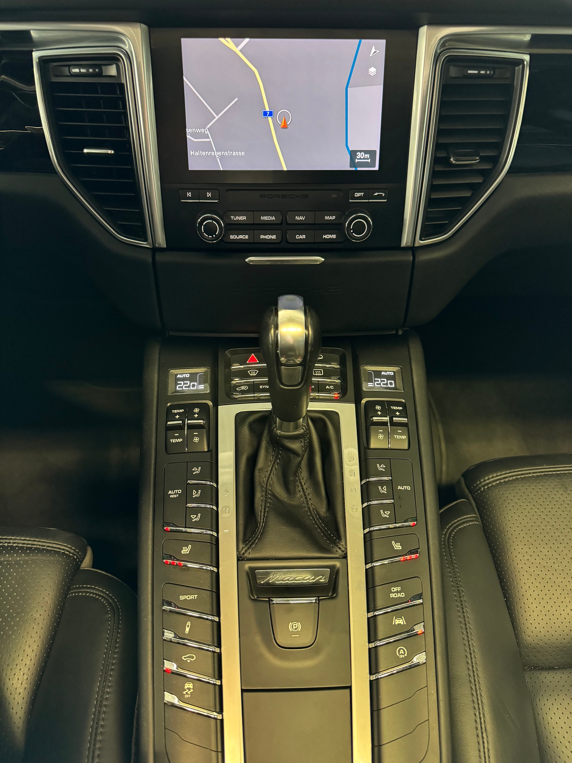 PORSCHE Macan S PDK | CH Swiss Package | Luftfederung | 21" | PDLS+ | PANORAMA | Memory | DAB+ |-image-13