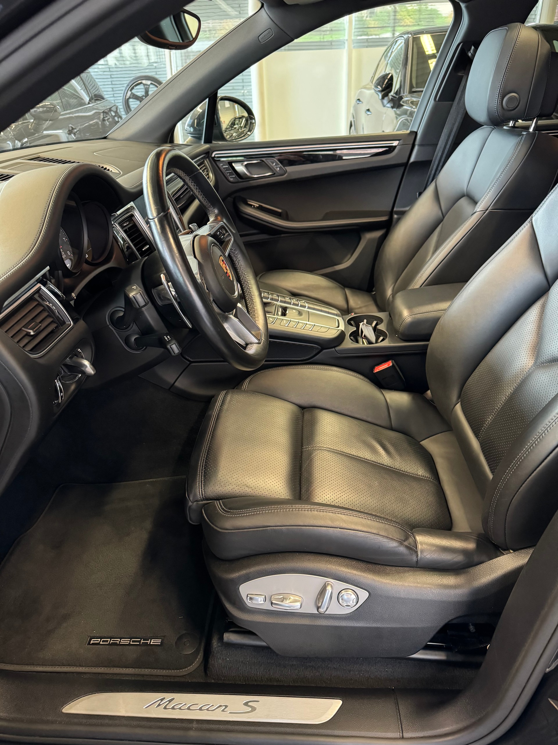 PORSCHE Macan S PDK | CH Swiss Package | Luftfederung | 21" | PDLS+ | PANORAMA | Memory | DAB+ |-image-7