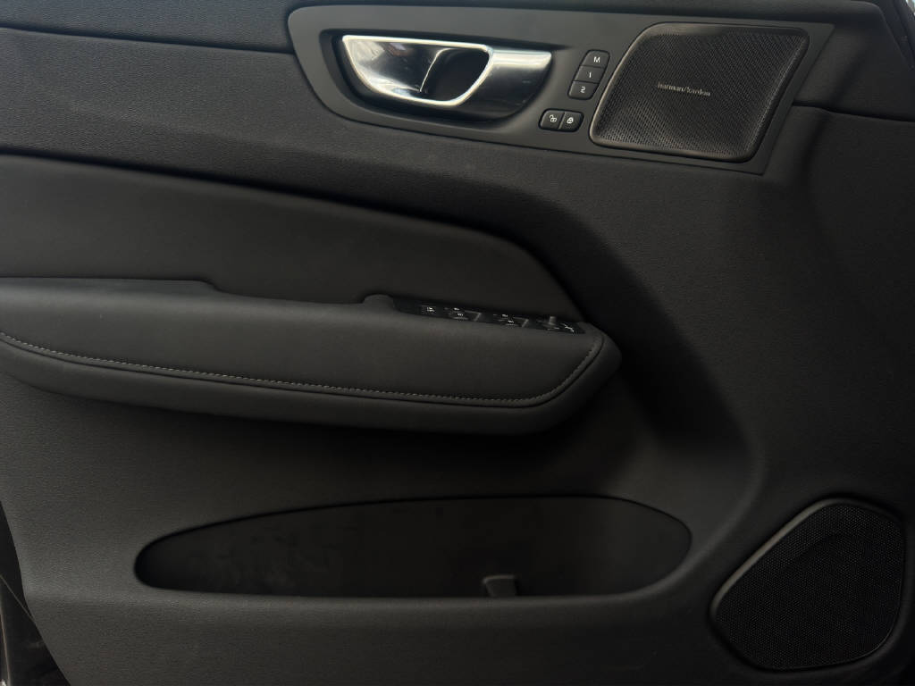 VOLVO XC60 2.0 T6 TE Plus Dark eAWD-image-6