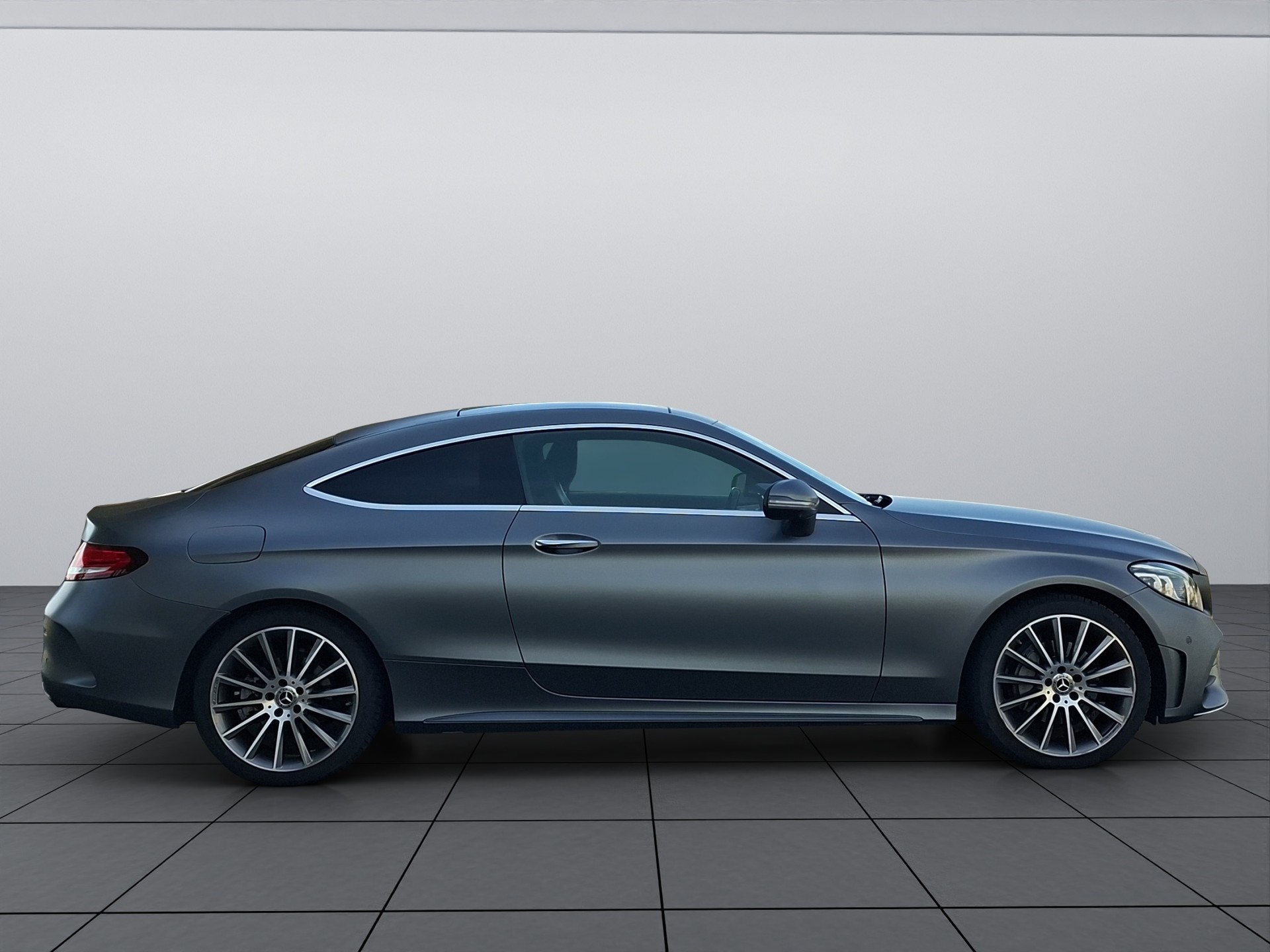 MERCEDES-BENZ C 200 Coupé 4Matic AMG Line 9G-Tronic-image-2