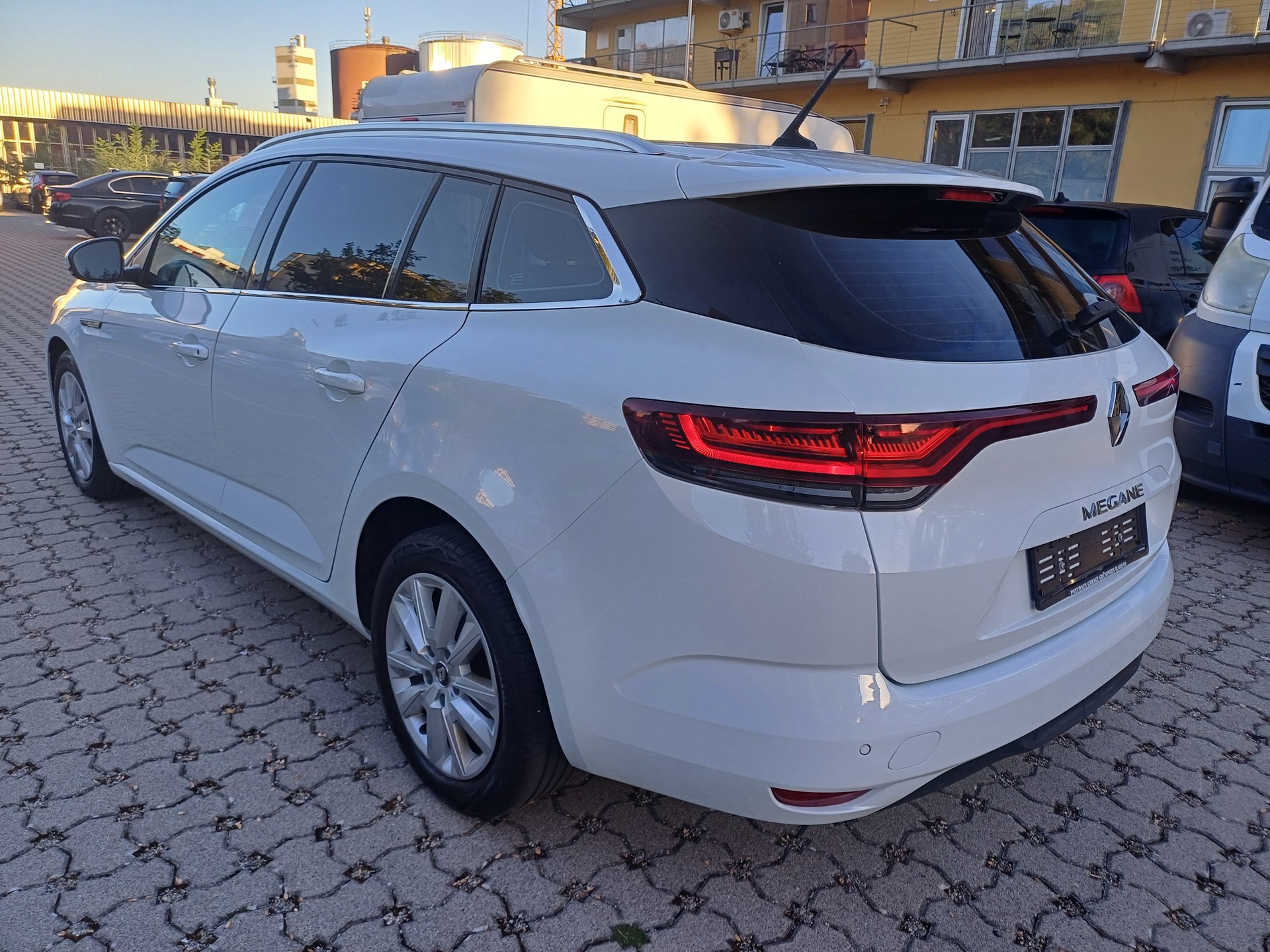 RENAULT Mégane Grandtour 1.5 dCi Business EDC-image-3