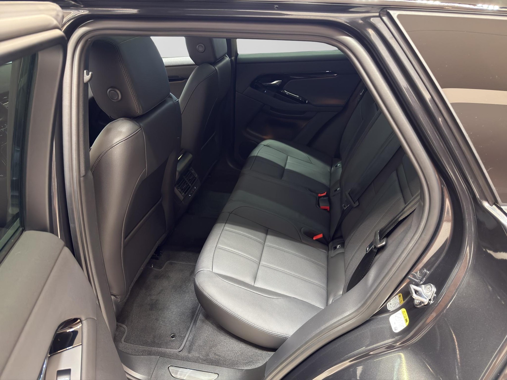 LAND ROVER Range Rover Evoque 1.5 T 270e S-image-6