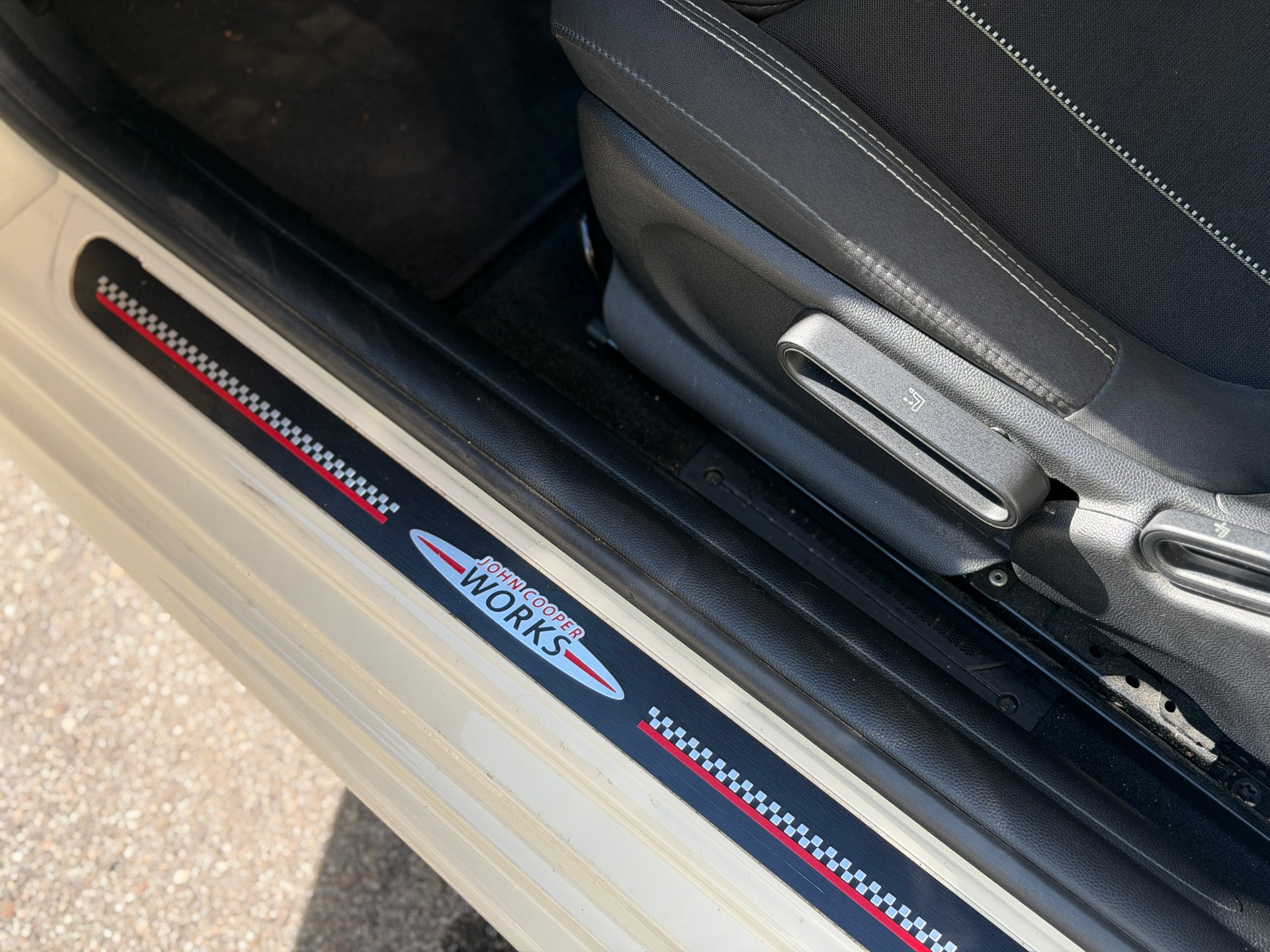 MINI Cooper John Cooper Works-image-19