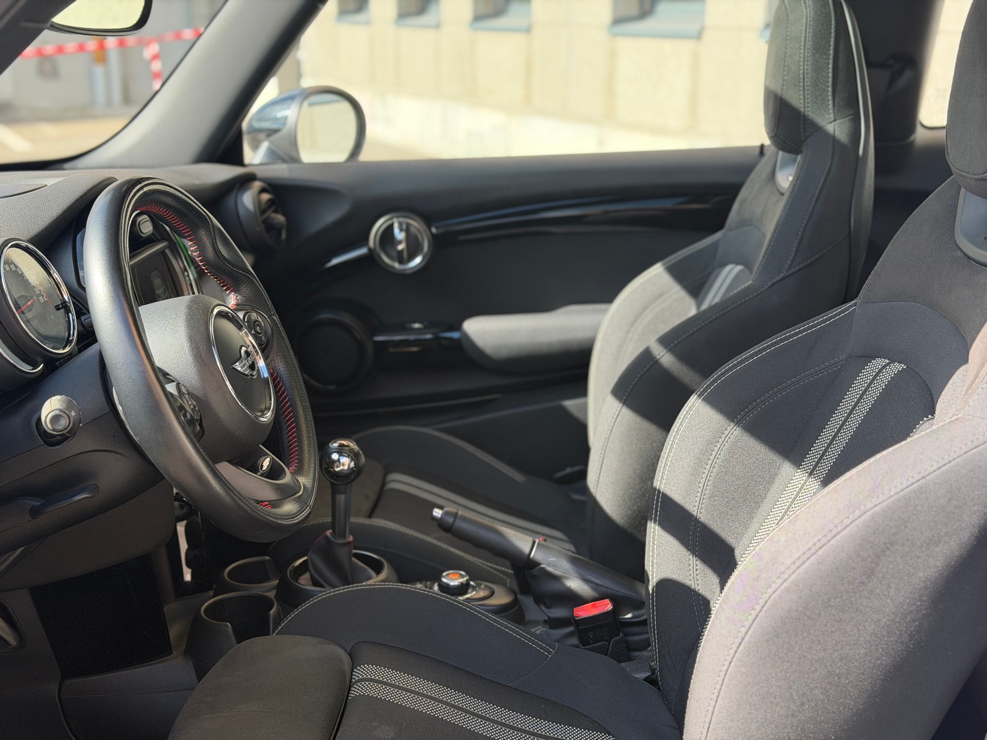MINI Cooper John Cooper Works-image-12