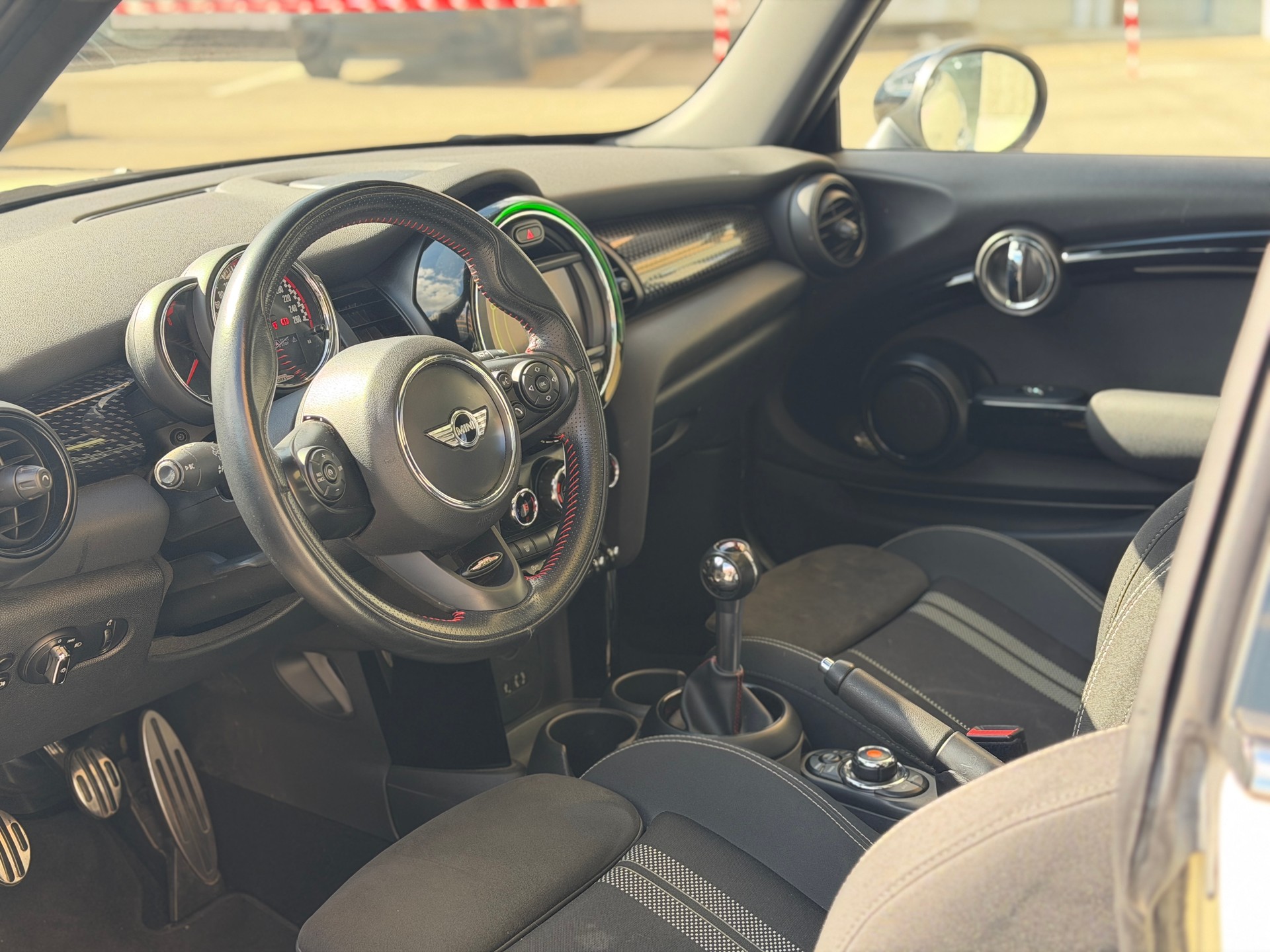 MINI Cooper John Cooper Works-image-13