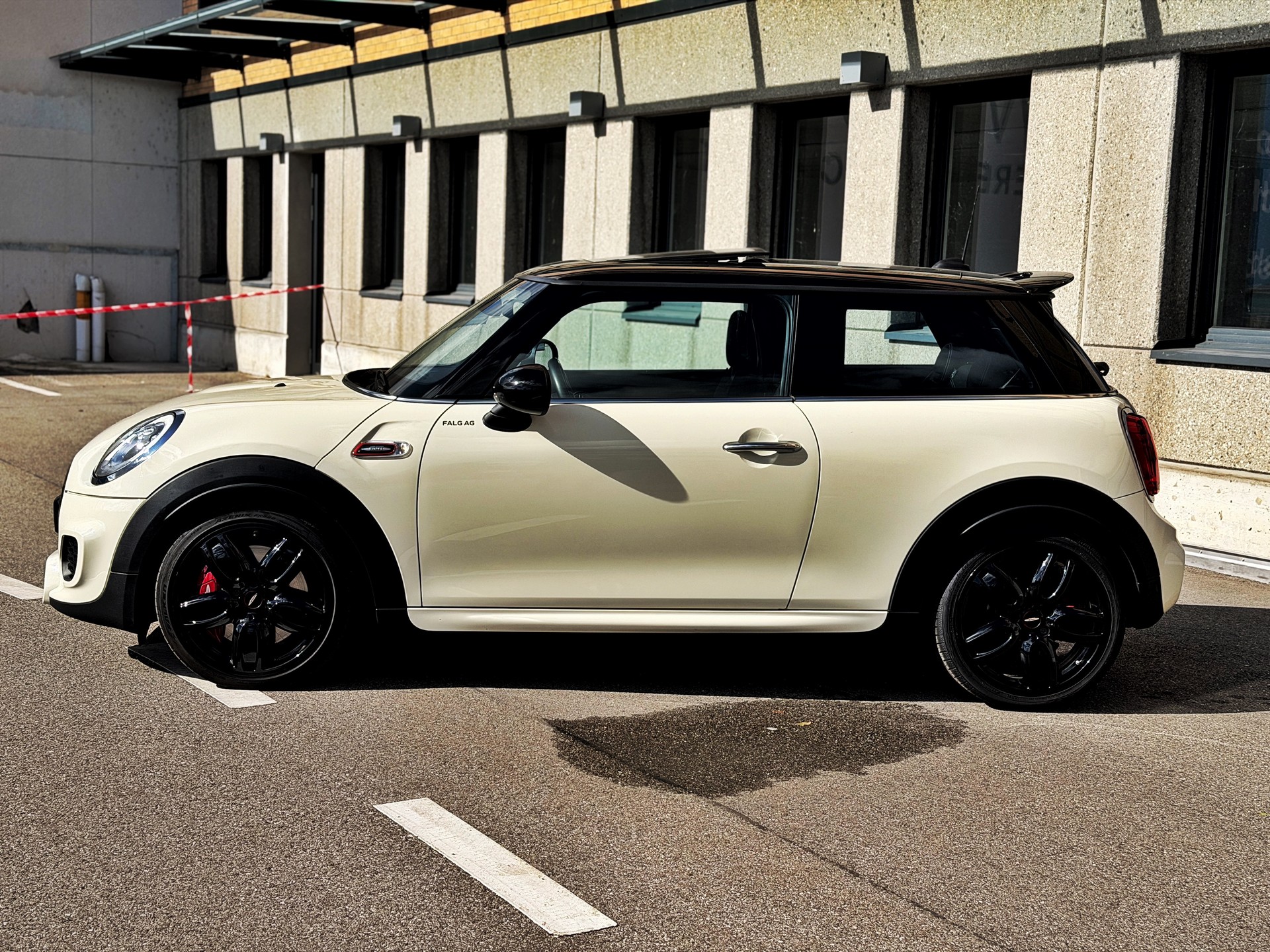 MINI Cooper John Cooper Works-image-1