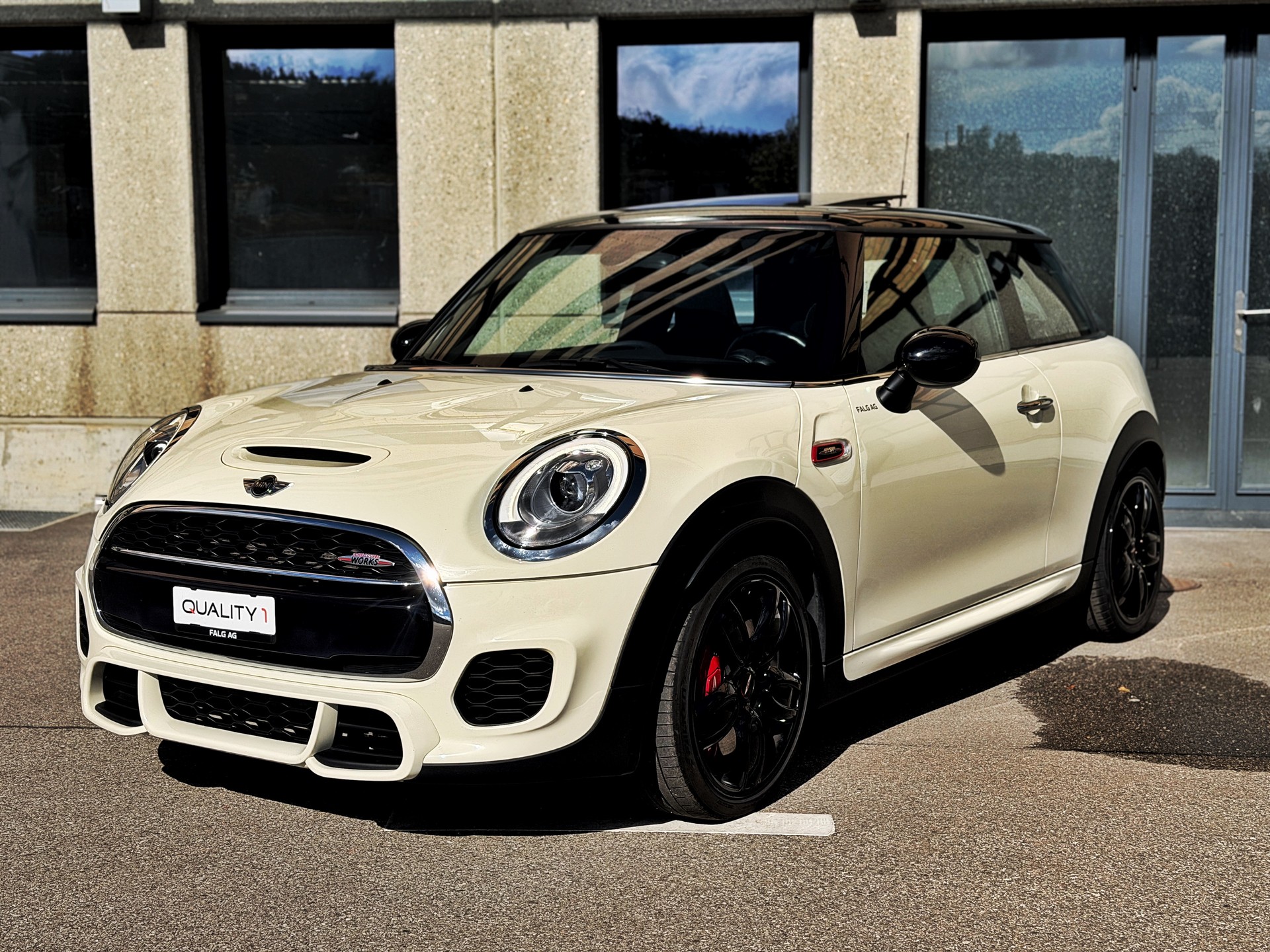 MINI Cooper John Cooper Works-image-0