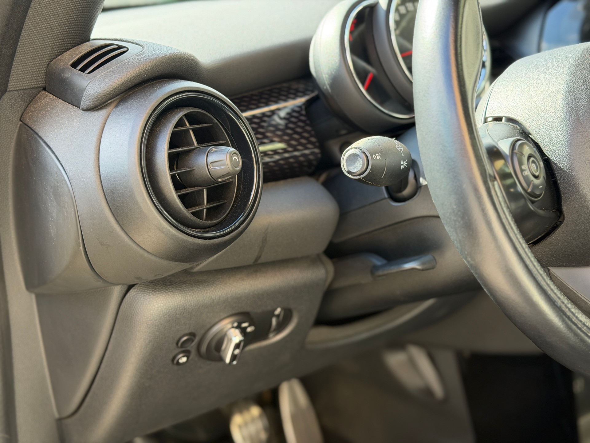 MINI Cooper John Cooper Works-image-16