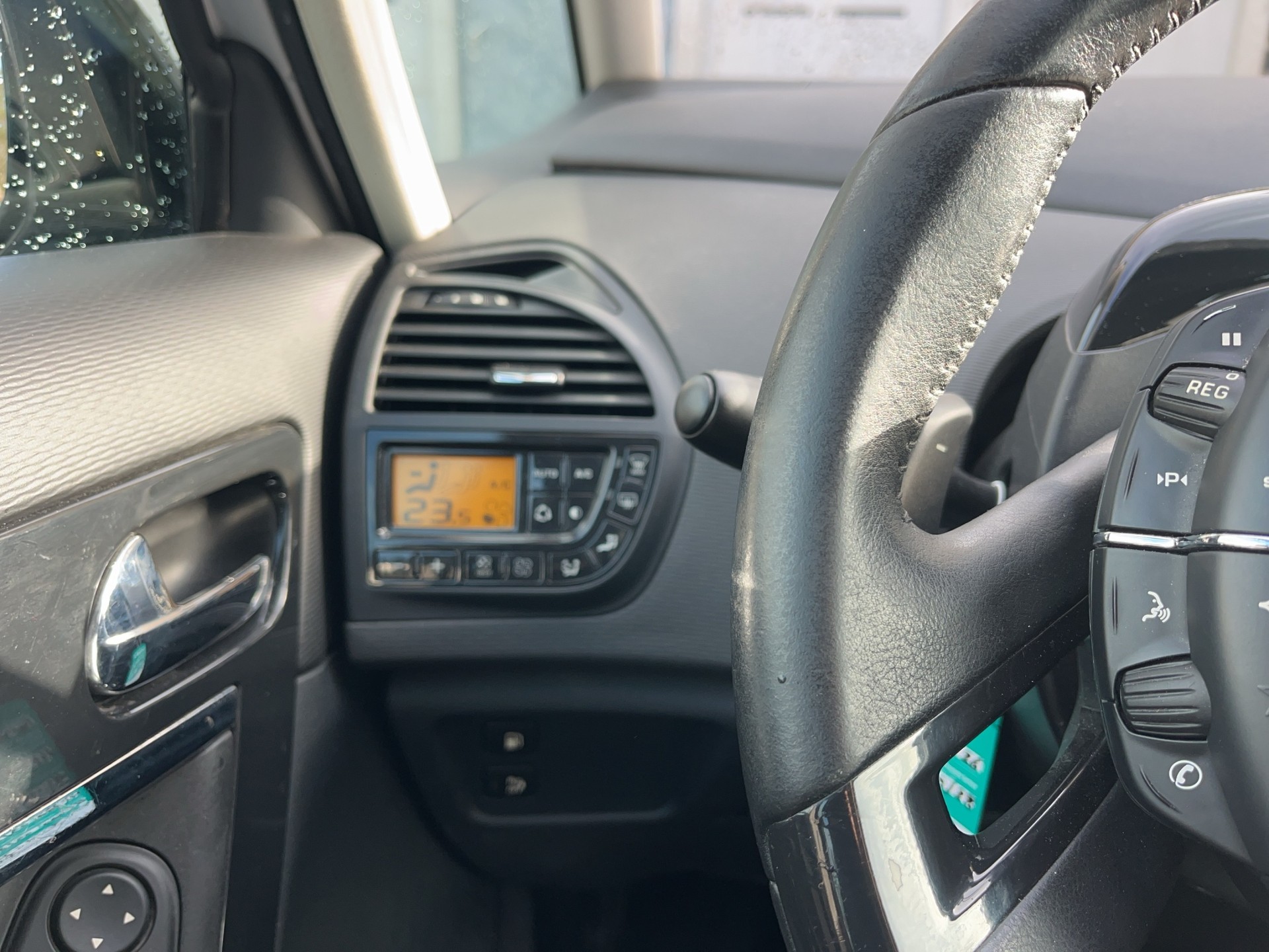 CITROEN C4 Picasso 2.0 HDI Exclusive Automatic-image-6