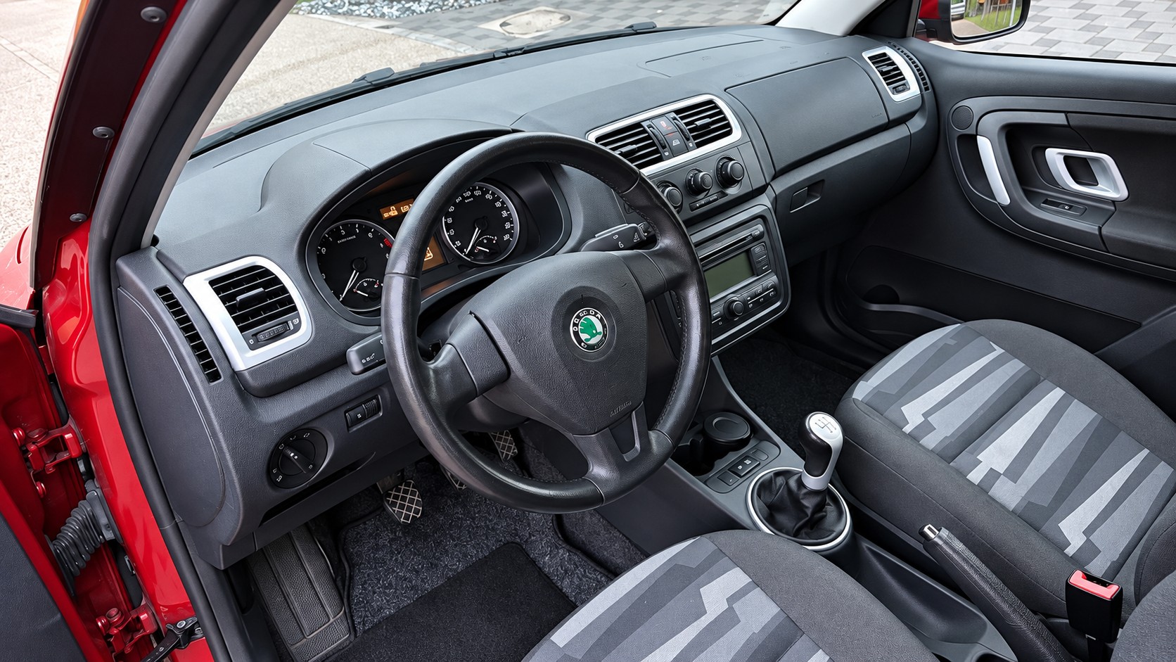 SKODA Fabia 1.9 TDI Frisch ab MFK & Service | 8-fach bereift | Klima | AUX-image-6