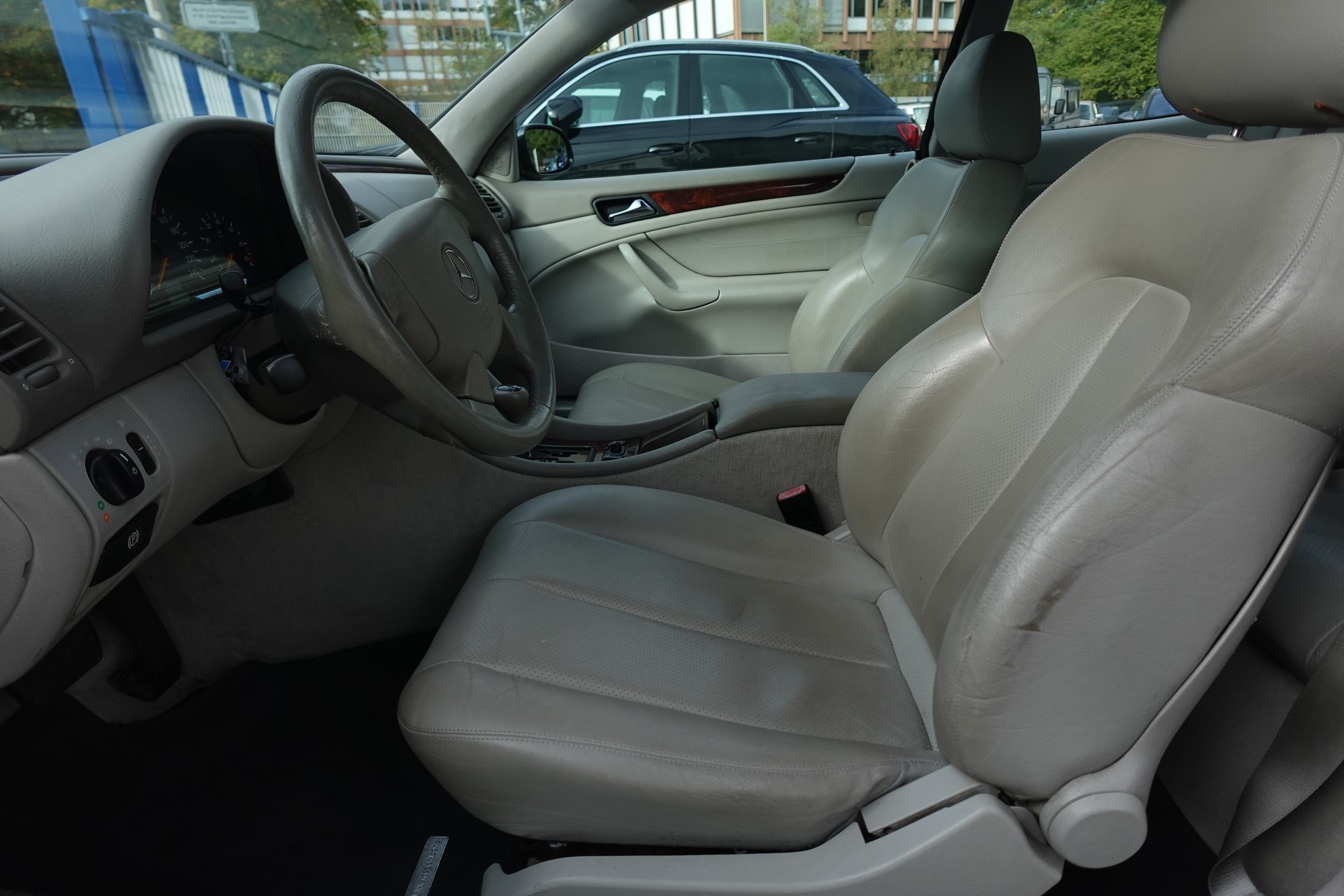 MERCEDES-BENZ CLK 200 Sport-image-4