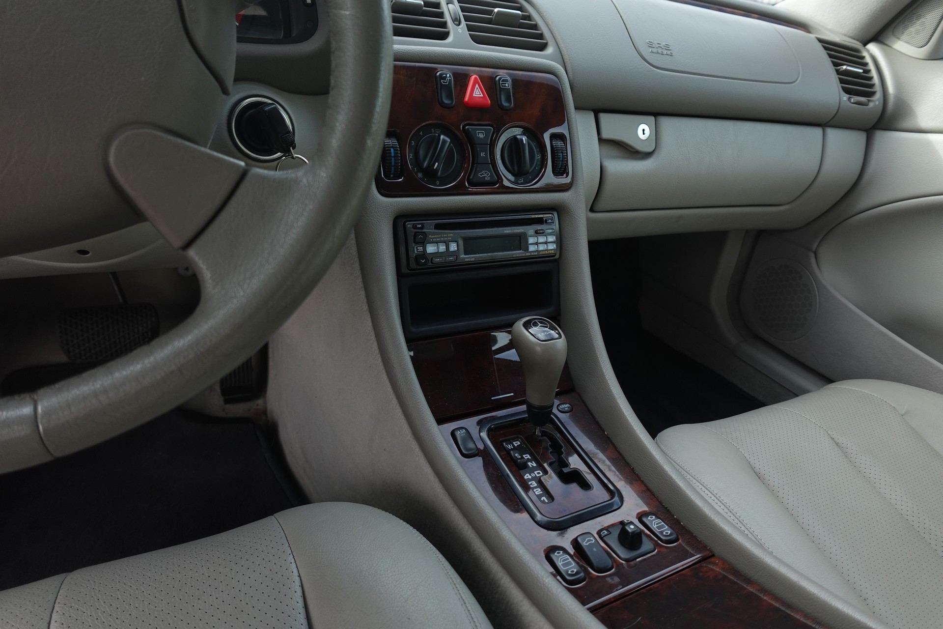 MERCEDES-BENZ CLK 200 Sport-image-9