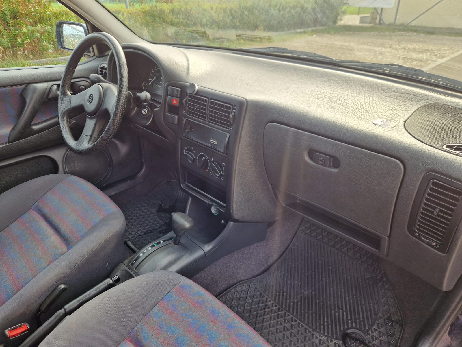 VW Polo 60 - Automat - Oldtimer-image-7