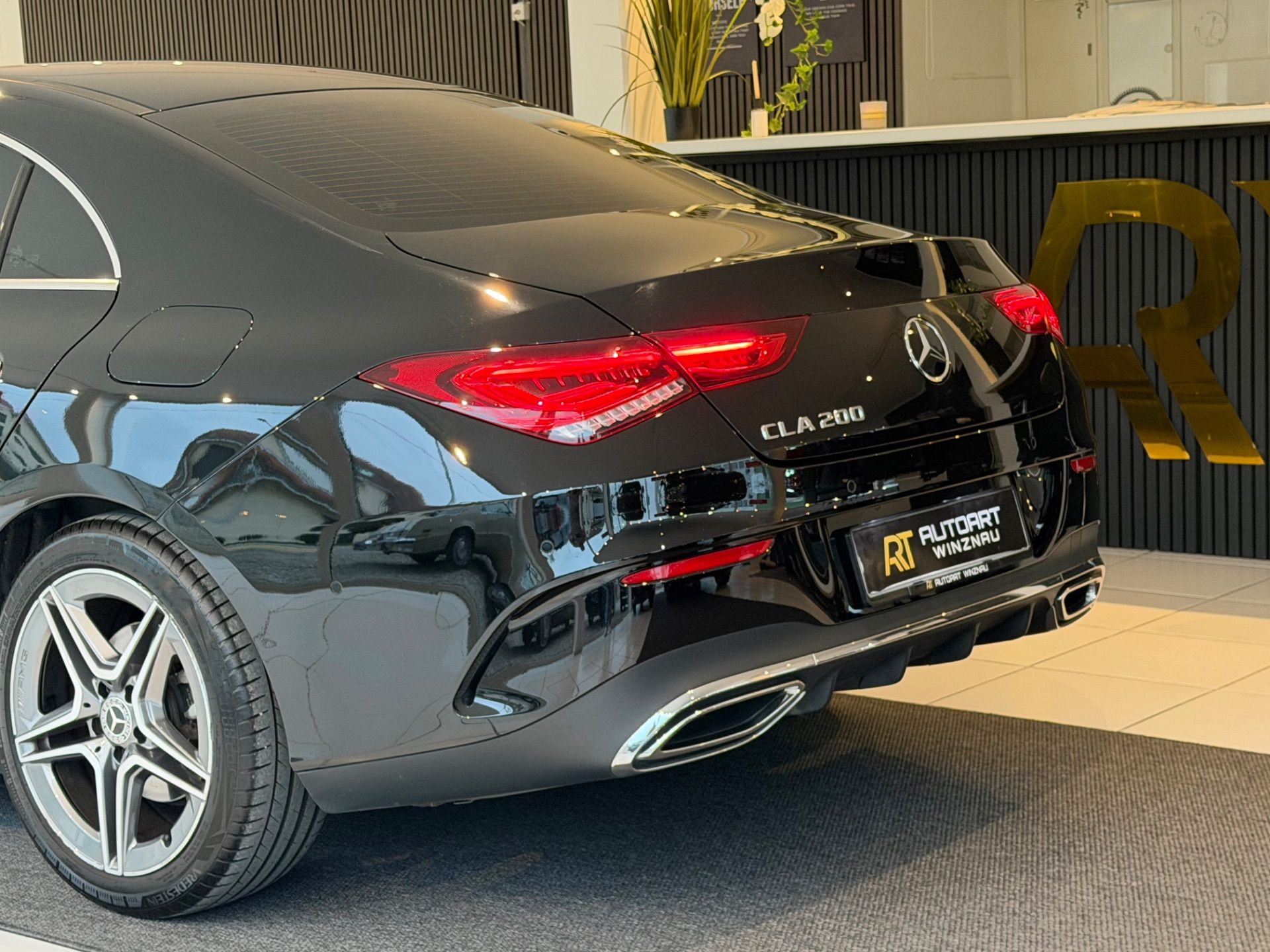 MERCEDES-BENZ CLA 200 AMG Line 7G-DCT-image-8