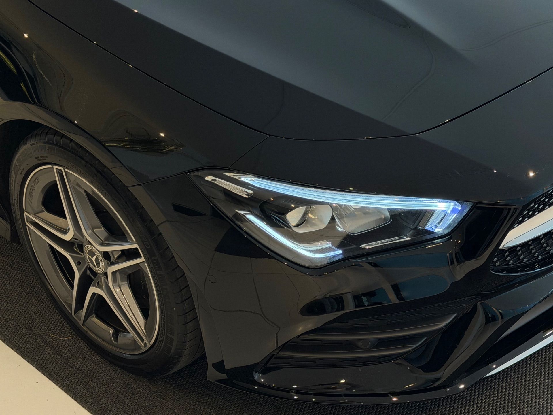 MERCEDES-BENZ CLA 200 AMG Line 7G-DCT-image-26