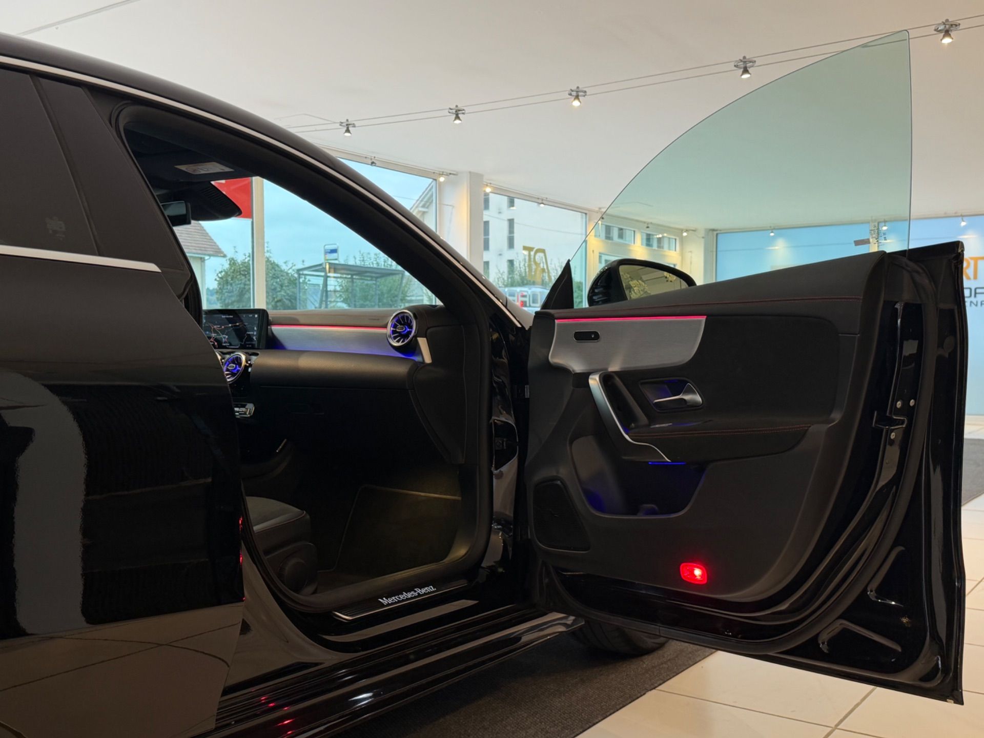 MERCEDES-BENZ CLA 200 AMG Line 7G-DCT-image-18