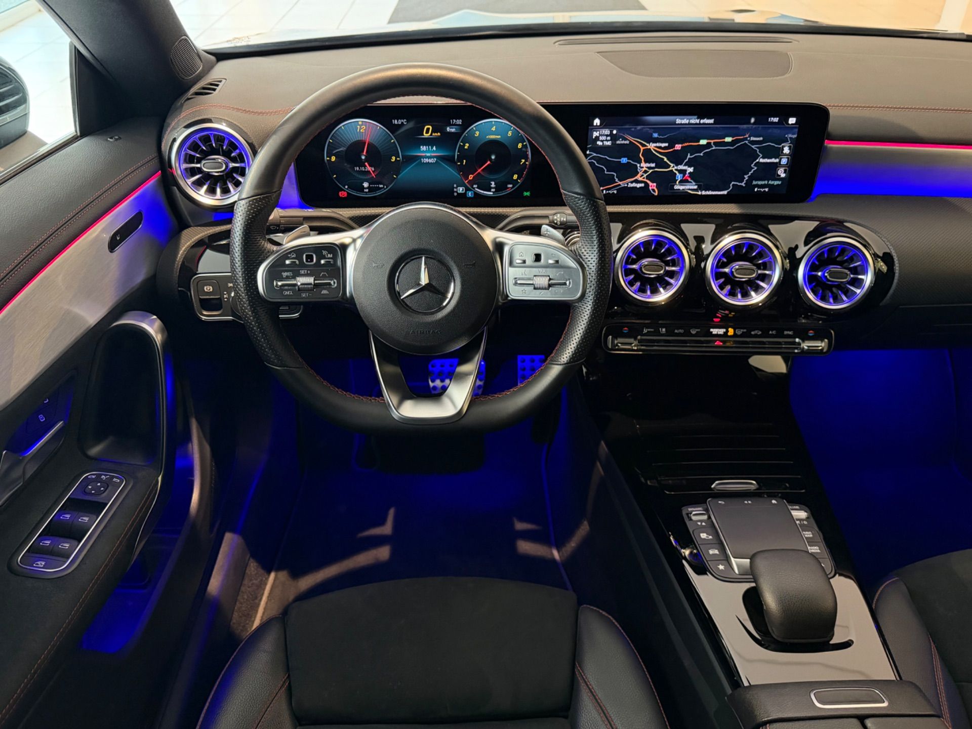 MERCEDES-BENZ CLA 200 AMG Line 7G-DCT-image-14