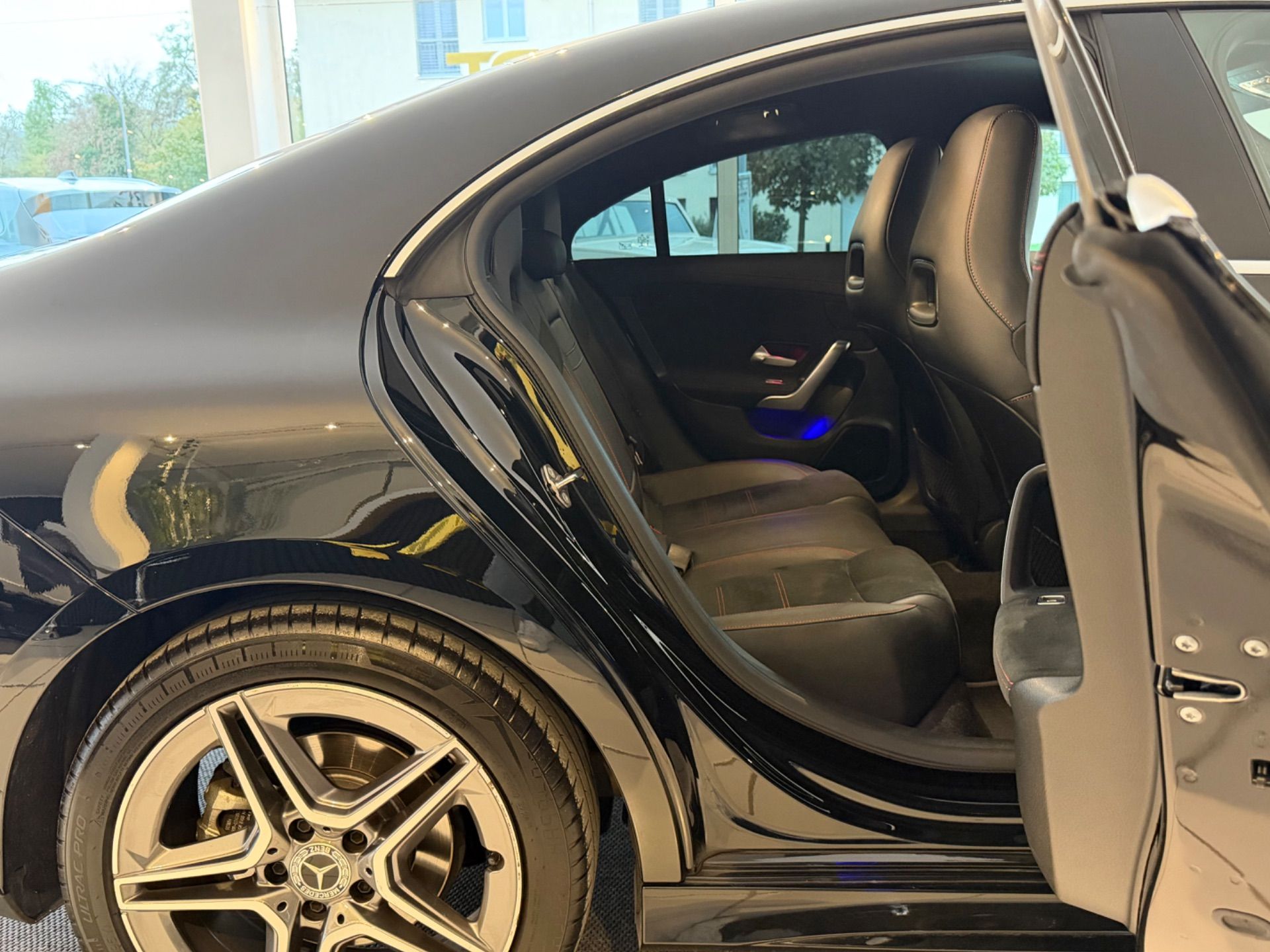 MERCEDES-BENZ CLA 200 AMG Line 7G-DCT-image-22